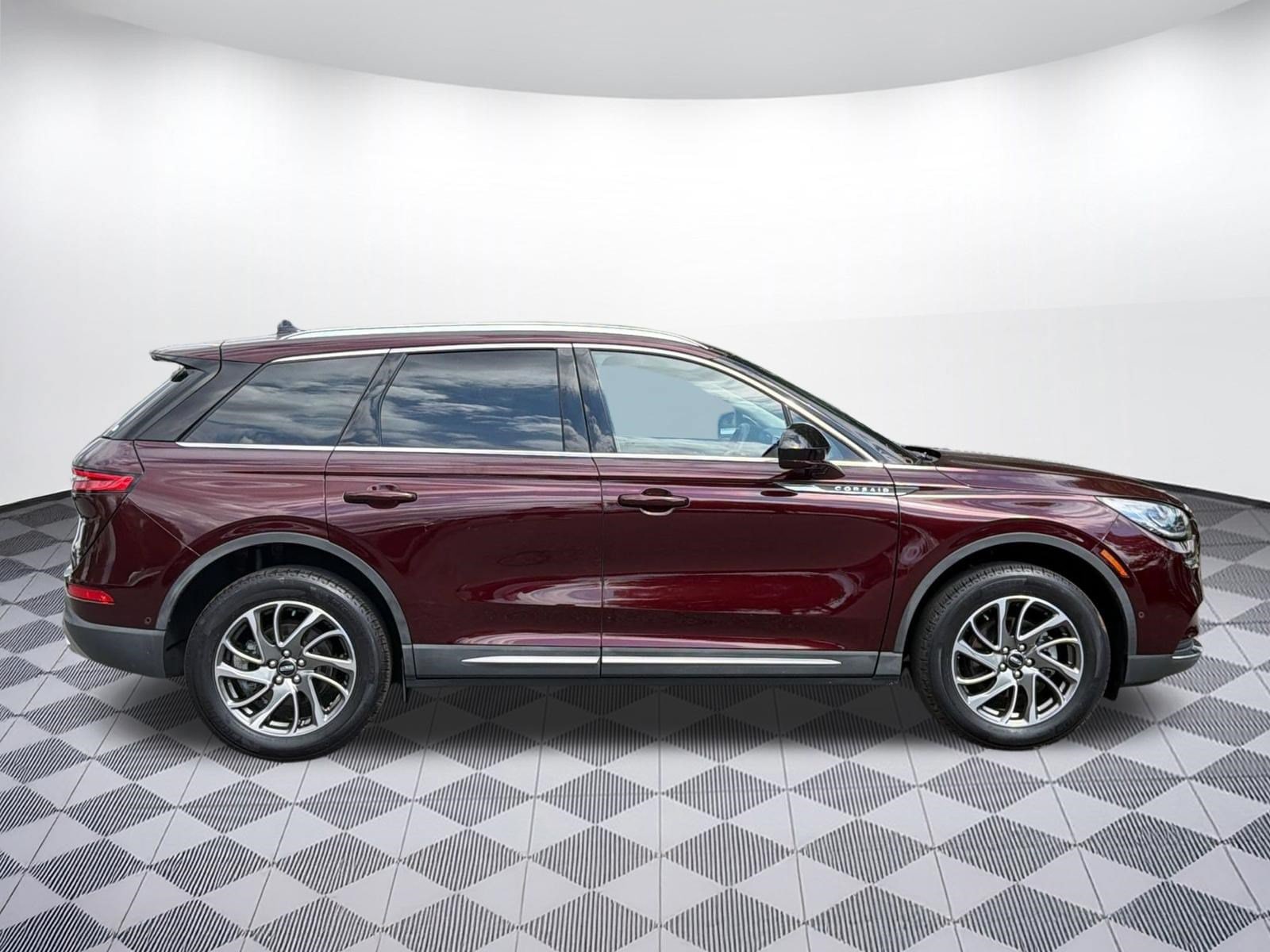 Corsair Standard SUV