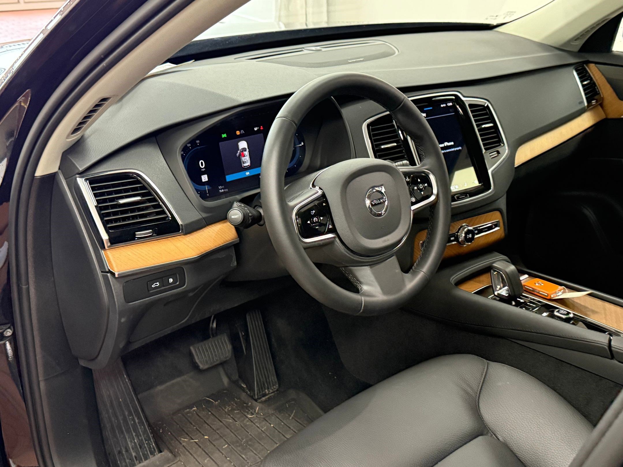 2024 Volvo XC90 Plus photo 3