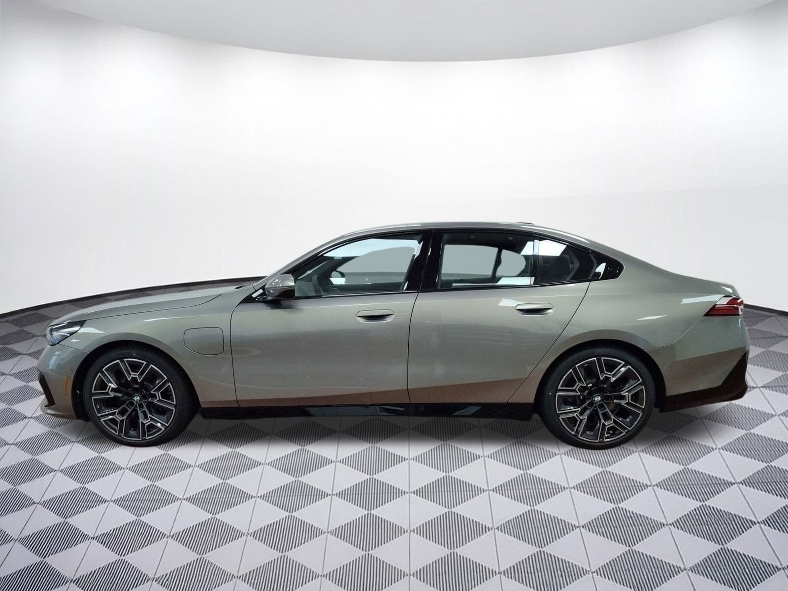 2026 Bmw 550e xDrive photo 2