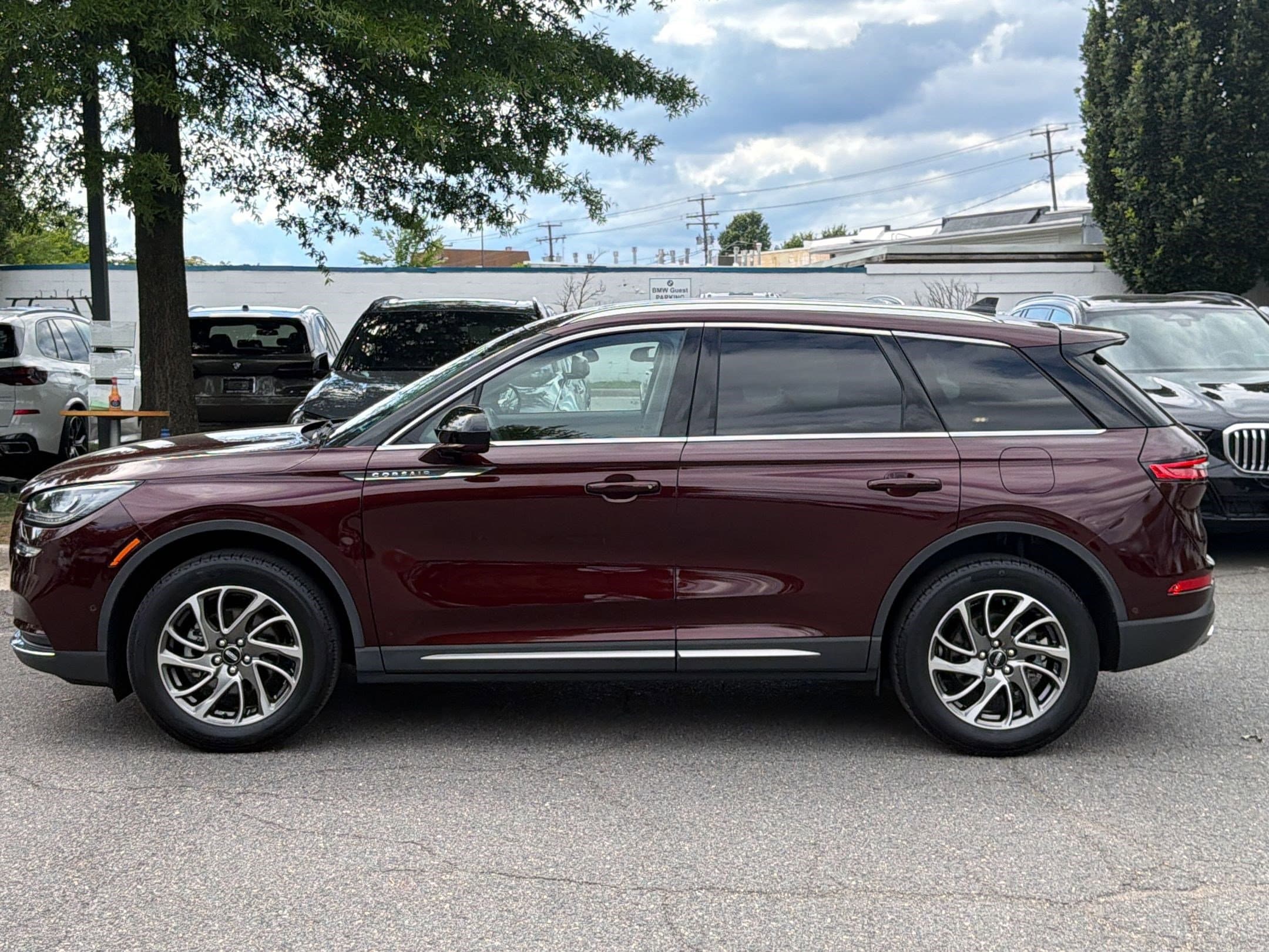Corsair Standard SUV