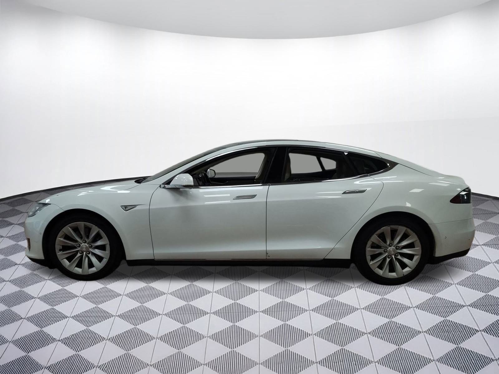 Used 2016 Tesla Model S 90D with VIN 5YJSA1E23GF133353 for sale in Fairfax, VA