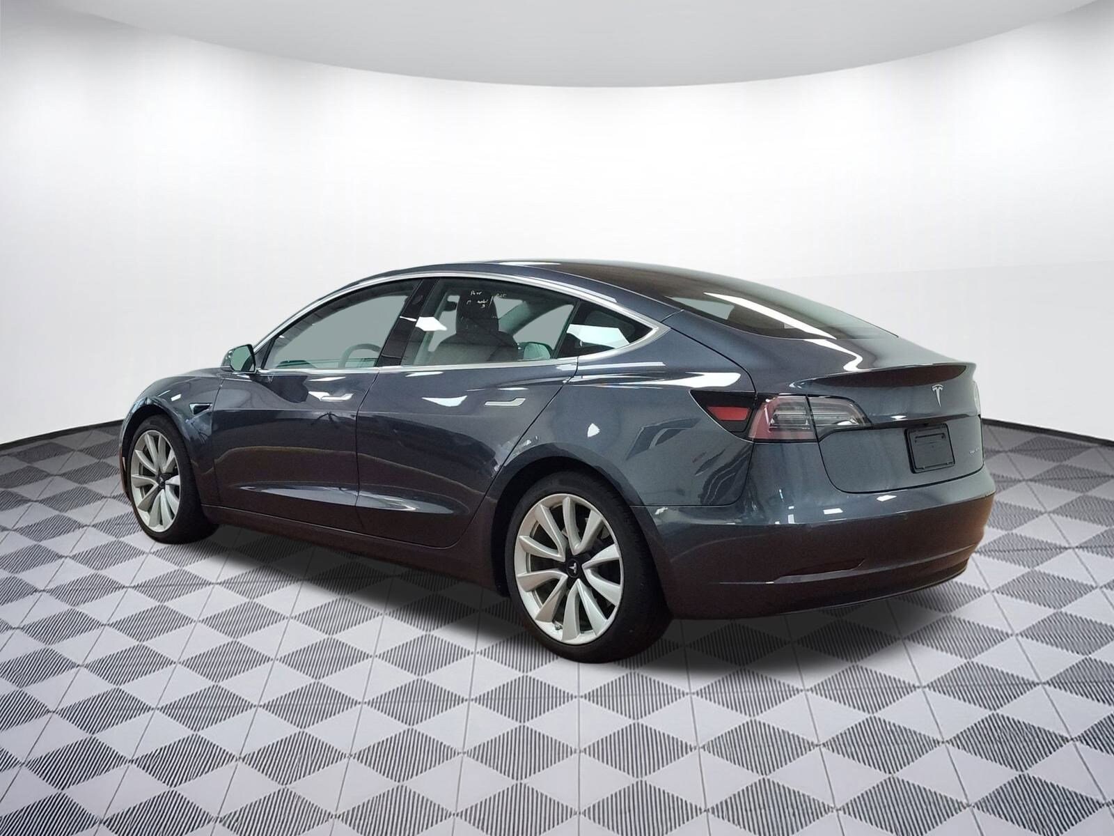2019 Tesla Model 3 Long Range photo 3
