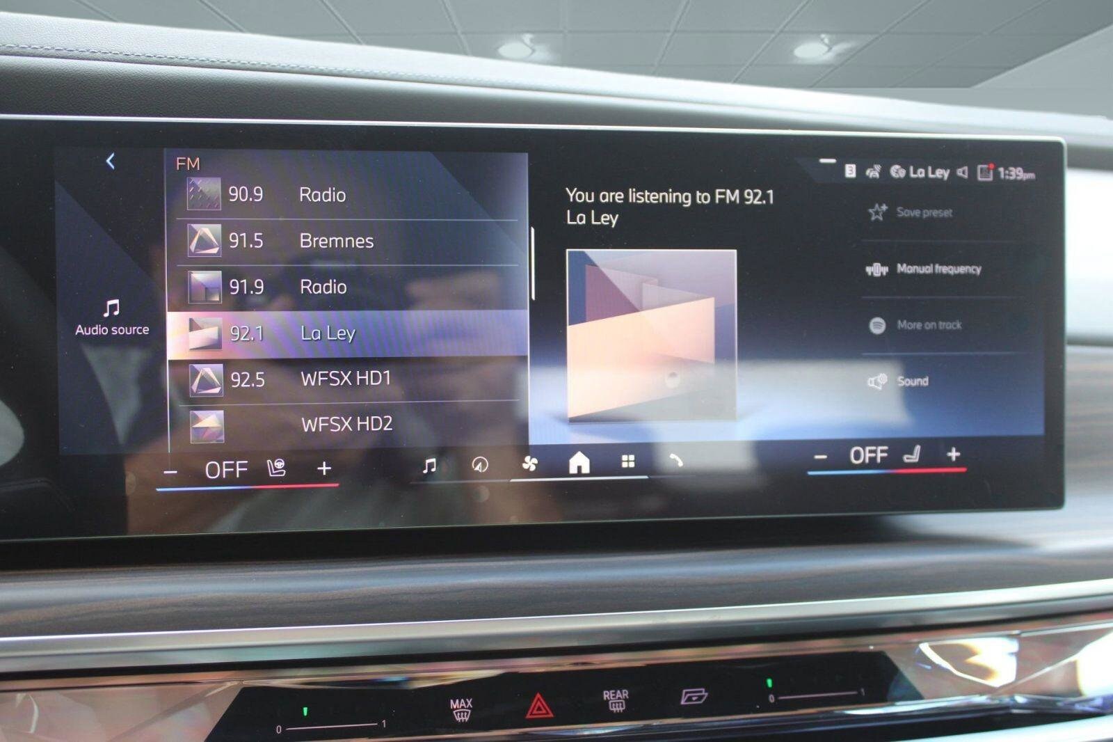 2026 BMW 7 Series 750e - Photo 23
