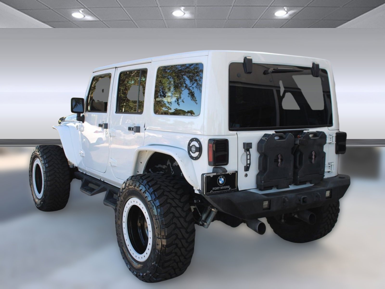 2013 Jeep Wrangler Unlimited Sahara photo 3