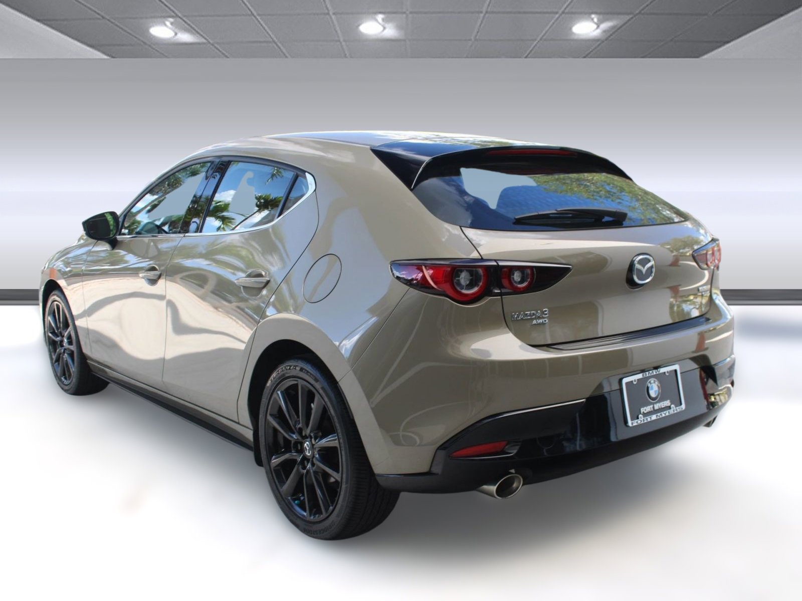 2024 Mazda Mazda3 Hatchback 2.5 Carbon Turbo photo 3