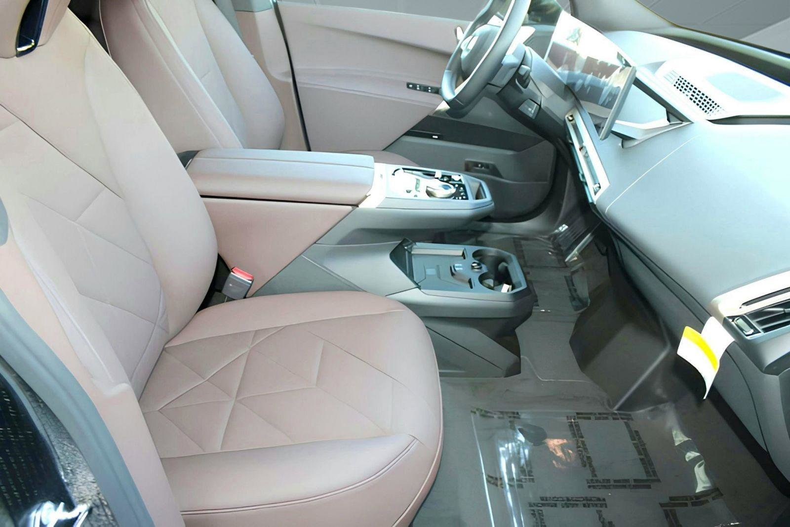 2026 BMW iX 60 - Photo 32