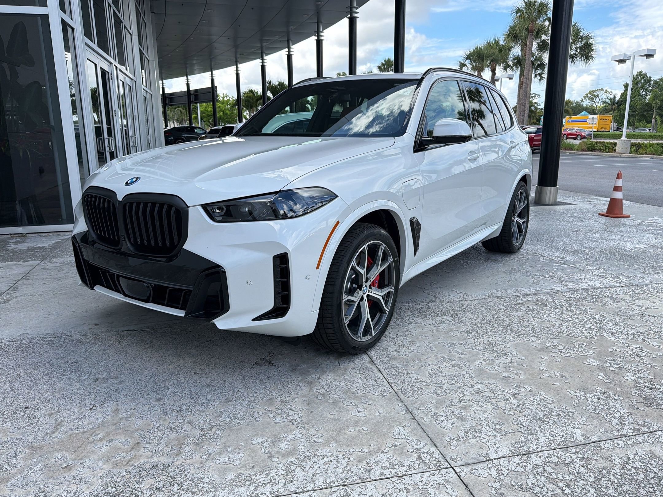 2026 BMW X5 xDrive50e's photo