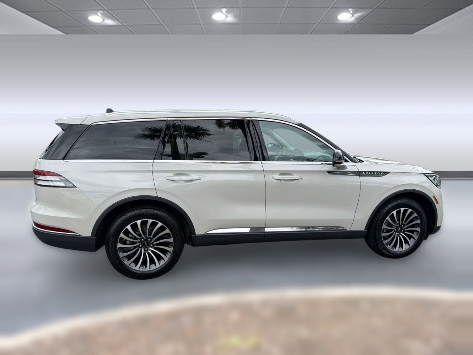 Aviator Standard SUV