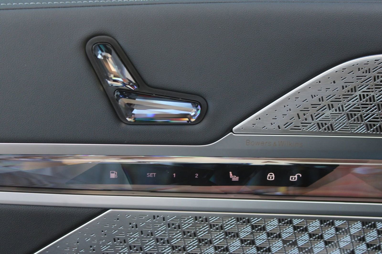 2026 BMW 7 Series 750e - Photo 20