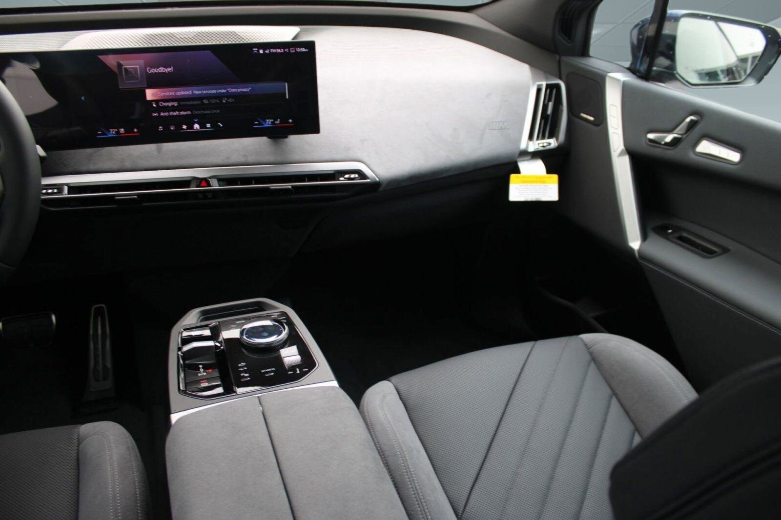 2026 BMW iX 45 - Photo 29