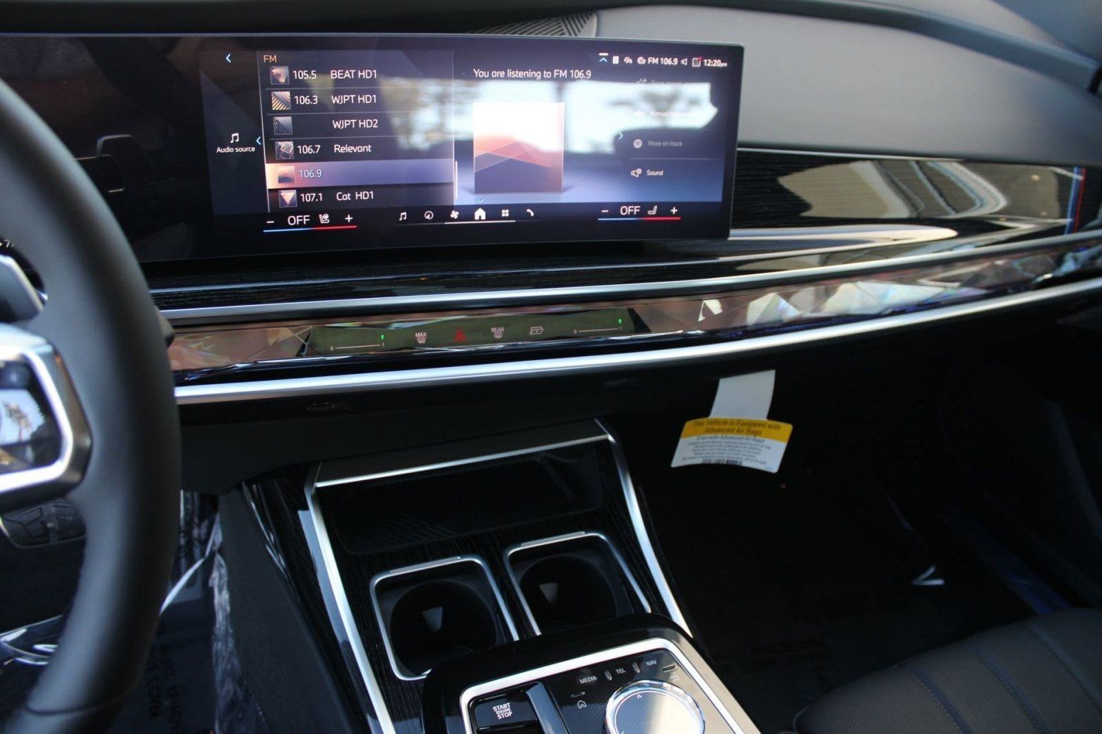 2026 BMW 7 Series 750e - Photo 23