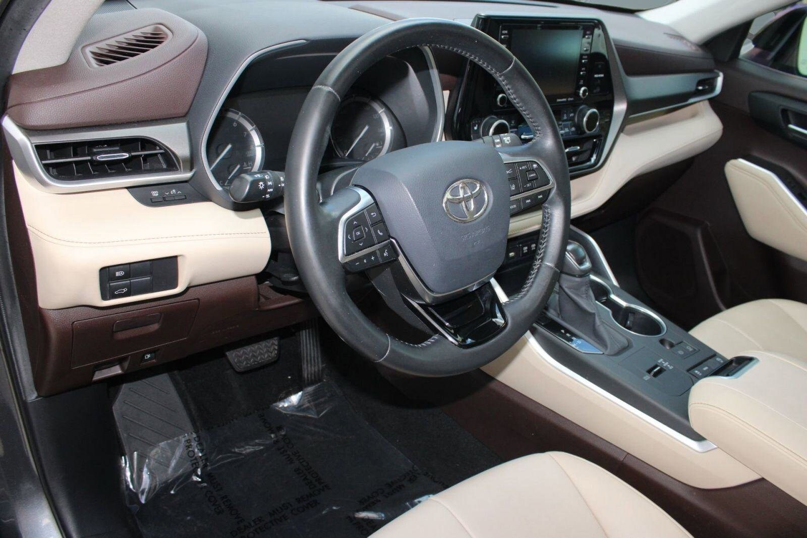 2020 Toyota Highlander XLE photo 3