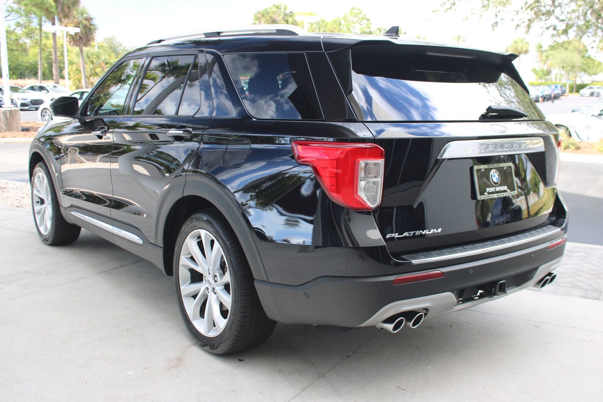 2022 Ford Explorer Platinum photo 3