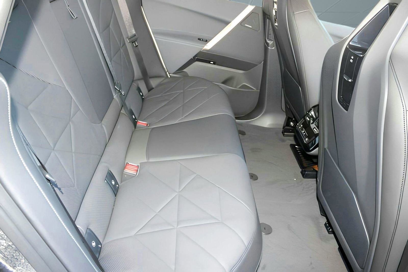 2026 BMW iX 60 - Photo 30