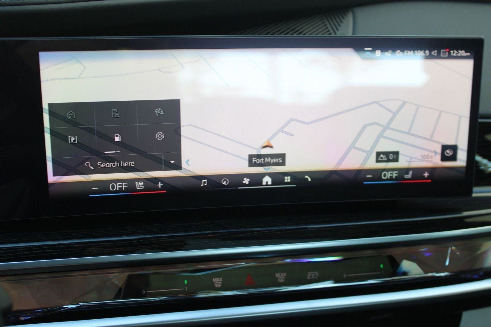 2026 BMW 7 Series 750e - Photo 24
