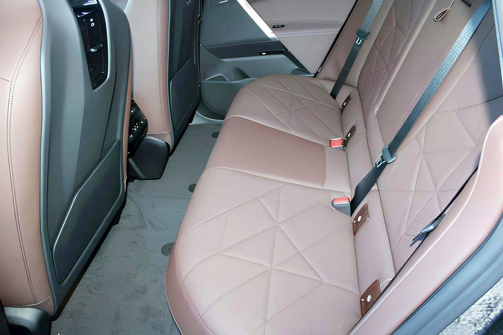 2026 BMW iX 60 - Photo 14