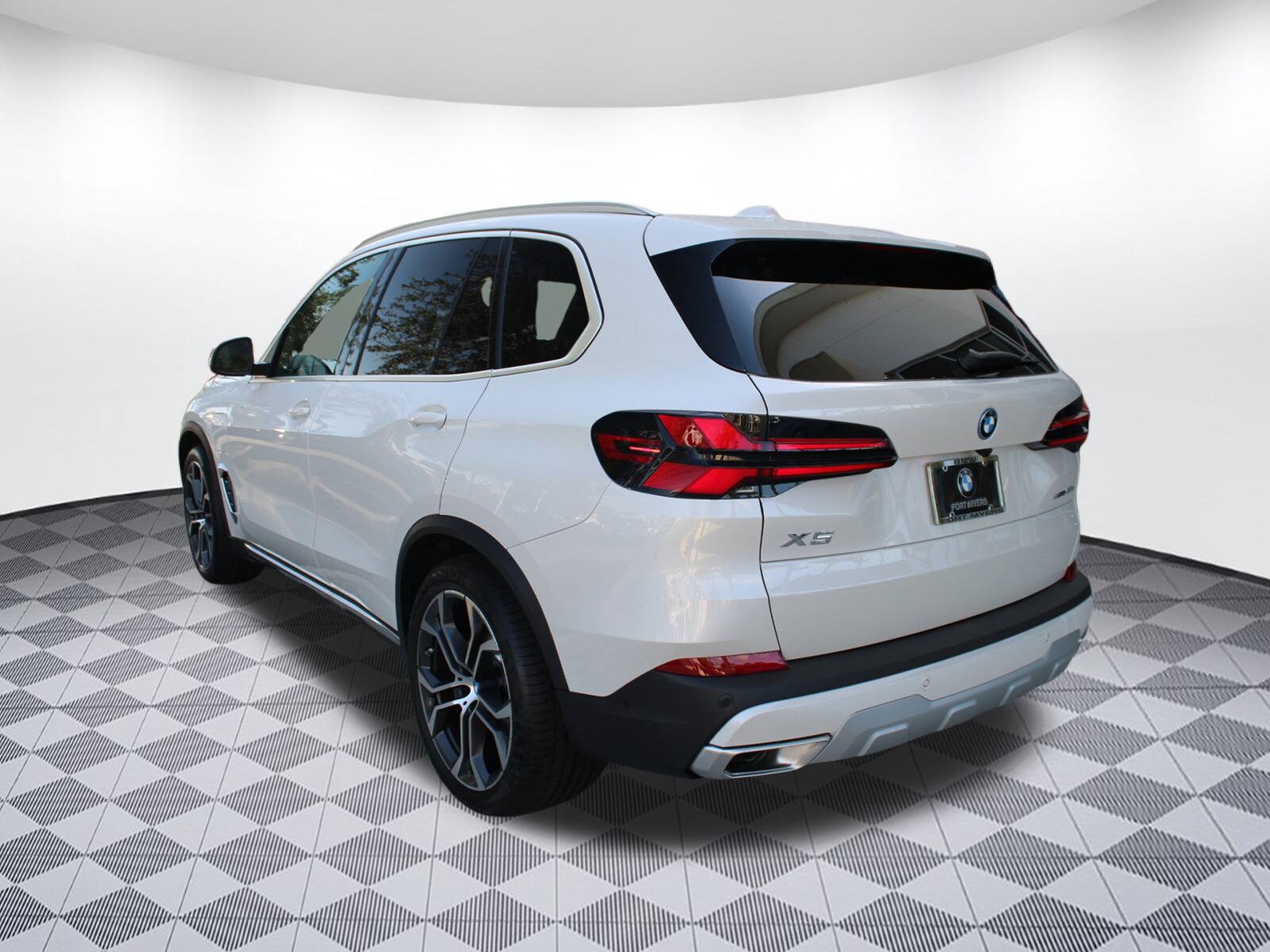 2026 Bmw X5 xDrive50e photo 3