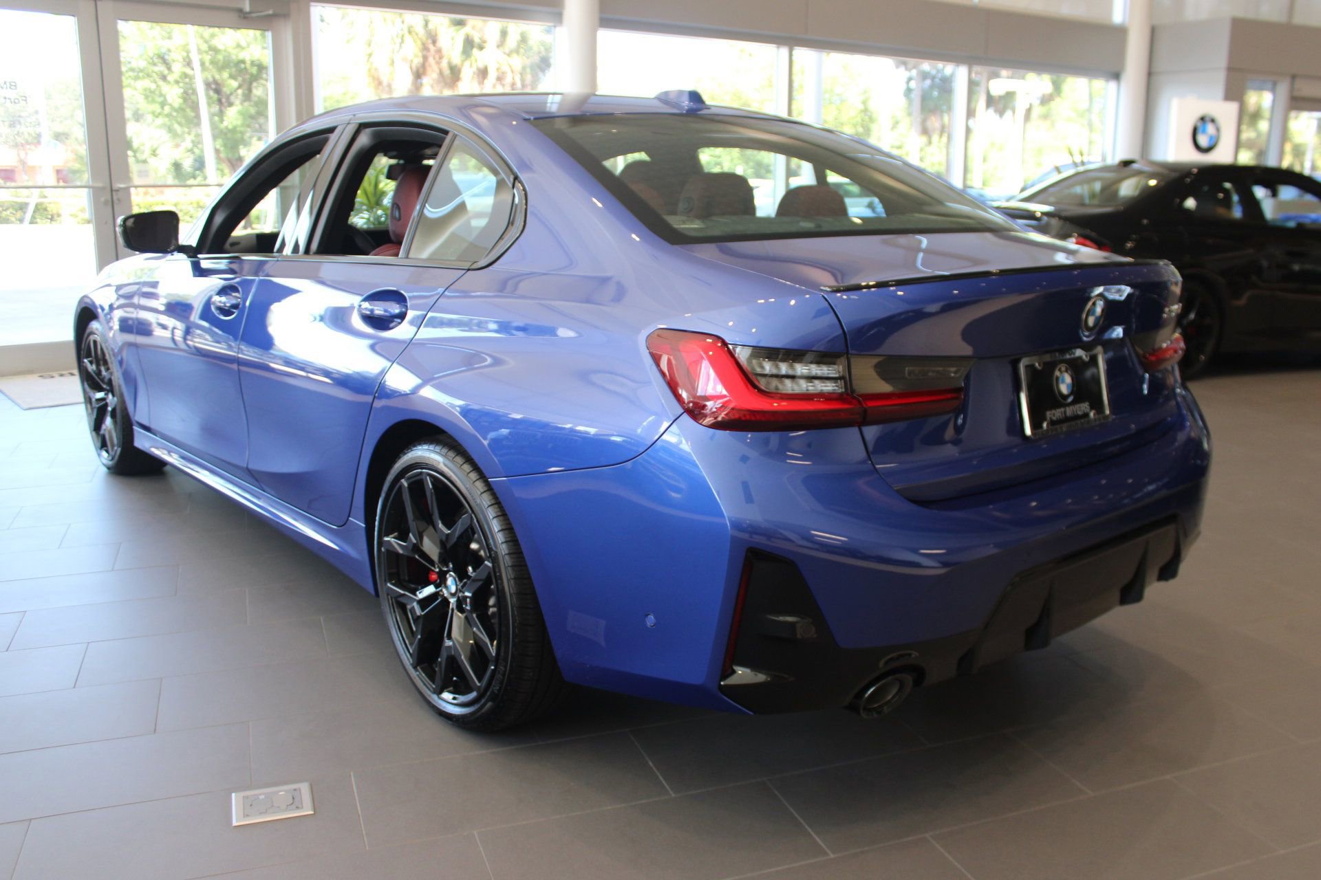 2025 Bmw 330i Sedan photo 3