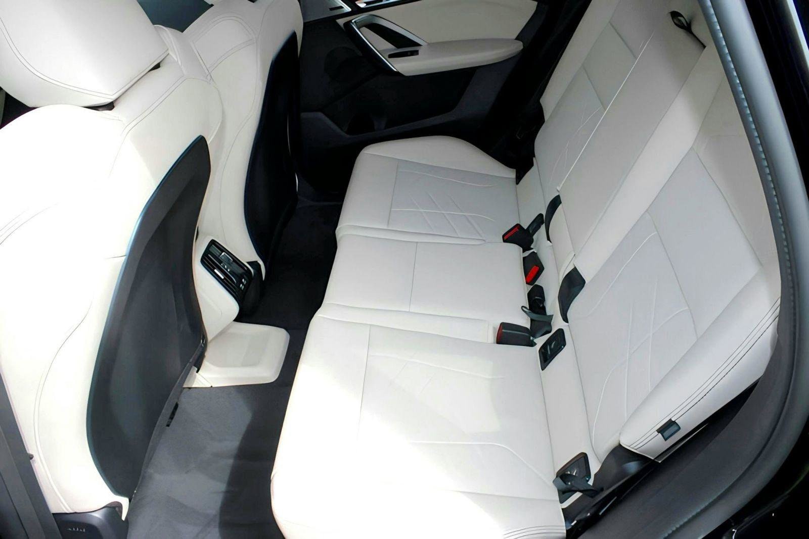 2025 BMW X1 28i - Photo 15