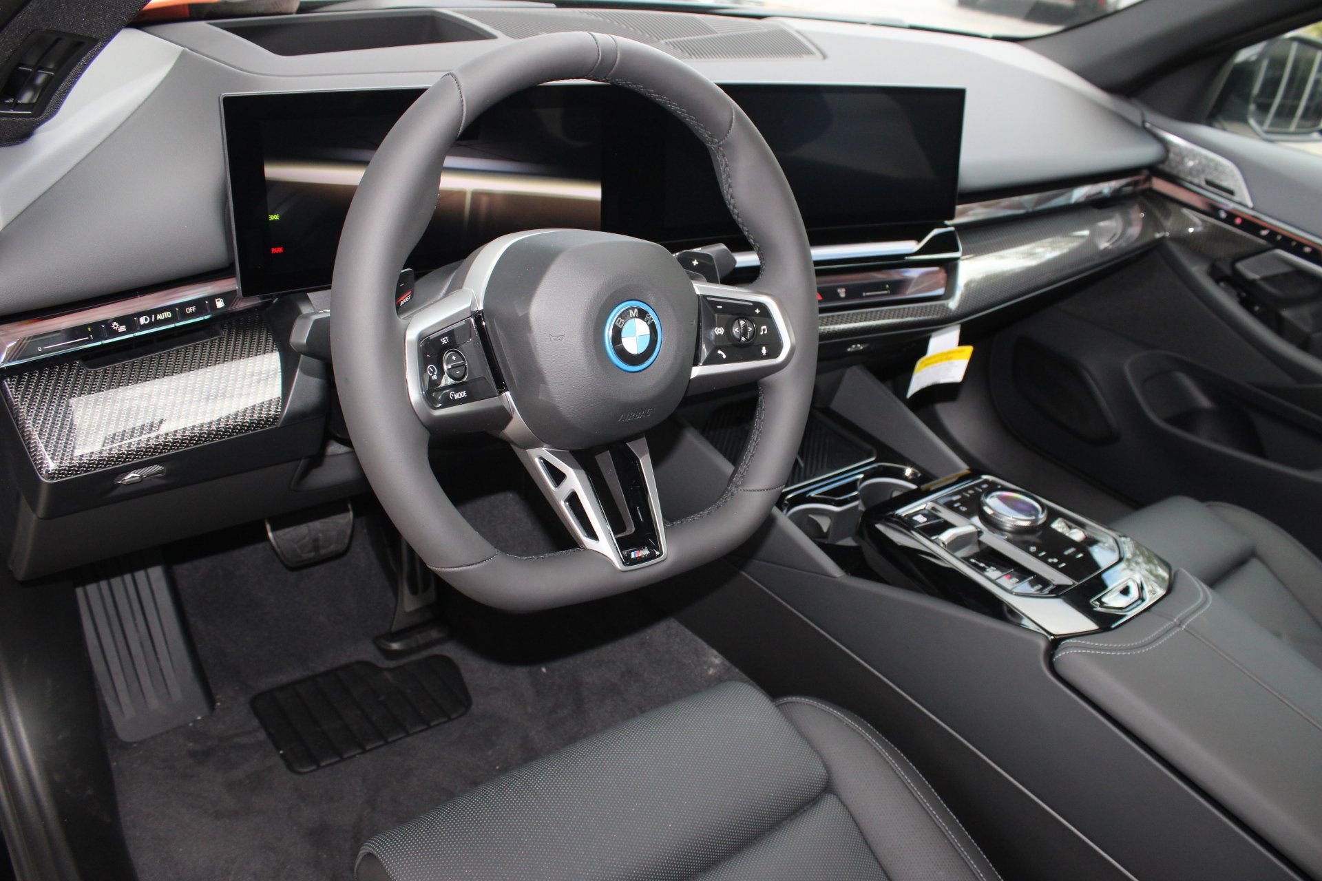 2026 Bmw 550e xDrive photo 4