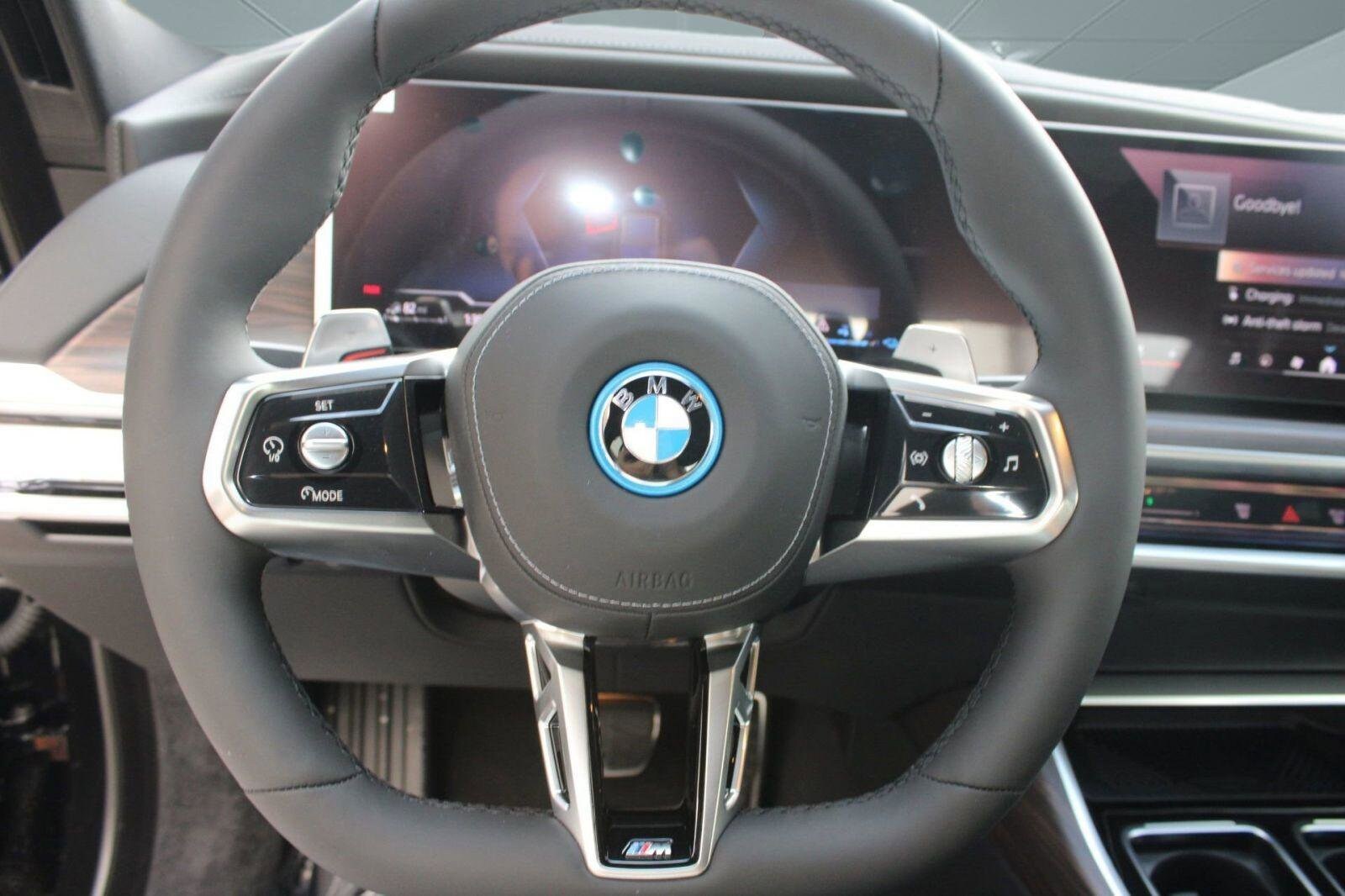 2026 BMW 7 Series 750e - Photo 14