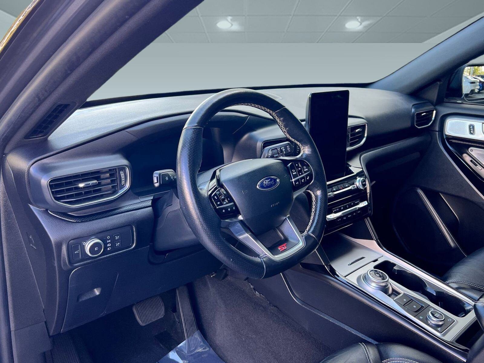 2022 Ford Explorer ST photo 4