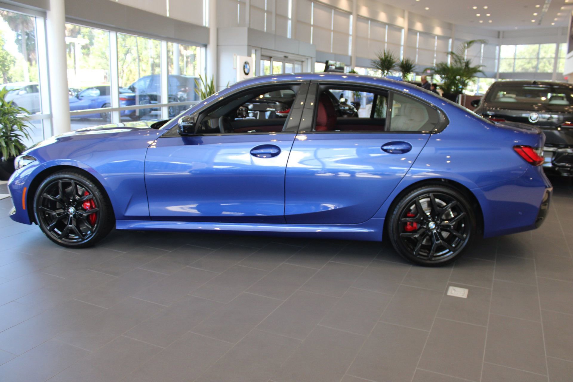 2025 Bmw 330i Sedan photo 2