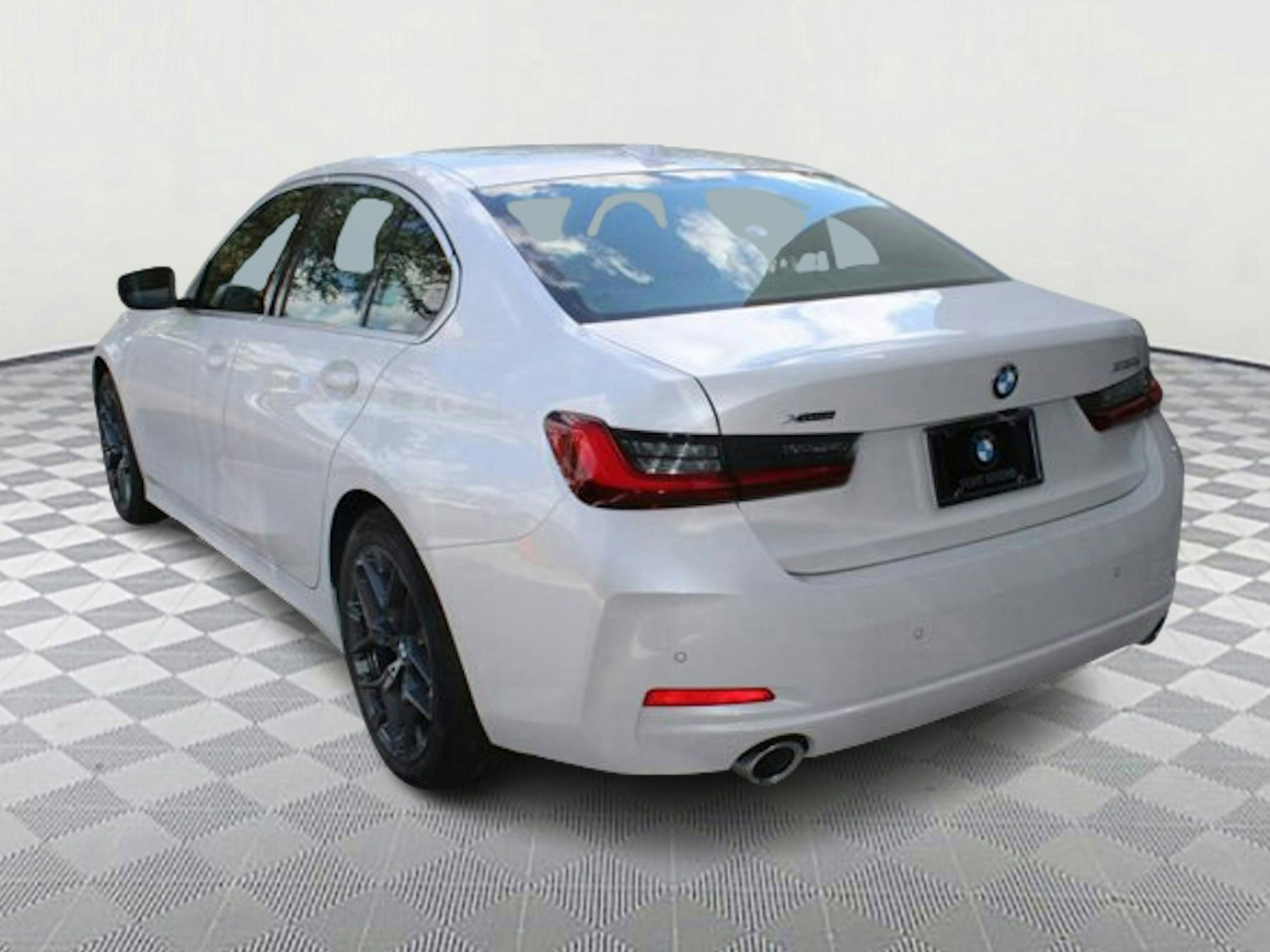 2025 Bmw 330i xDrive Sedan photo 3