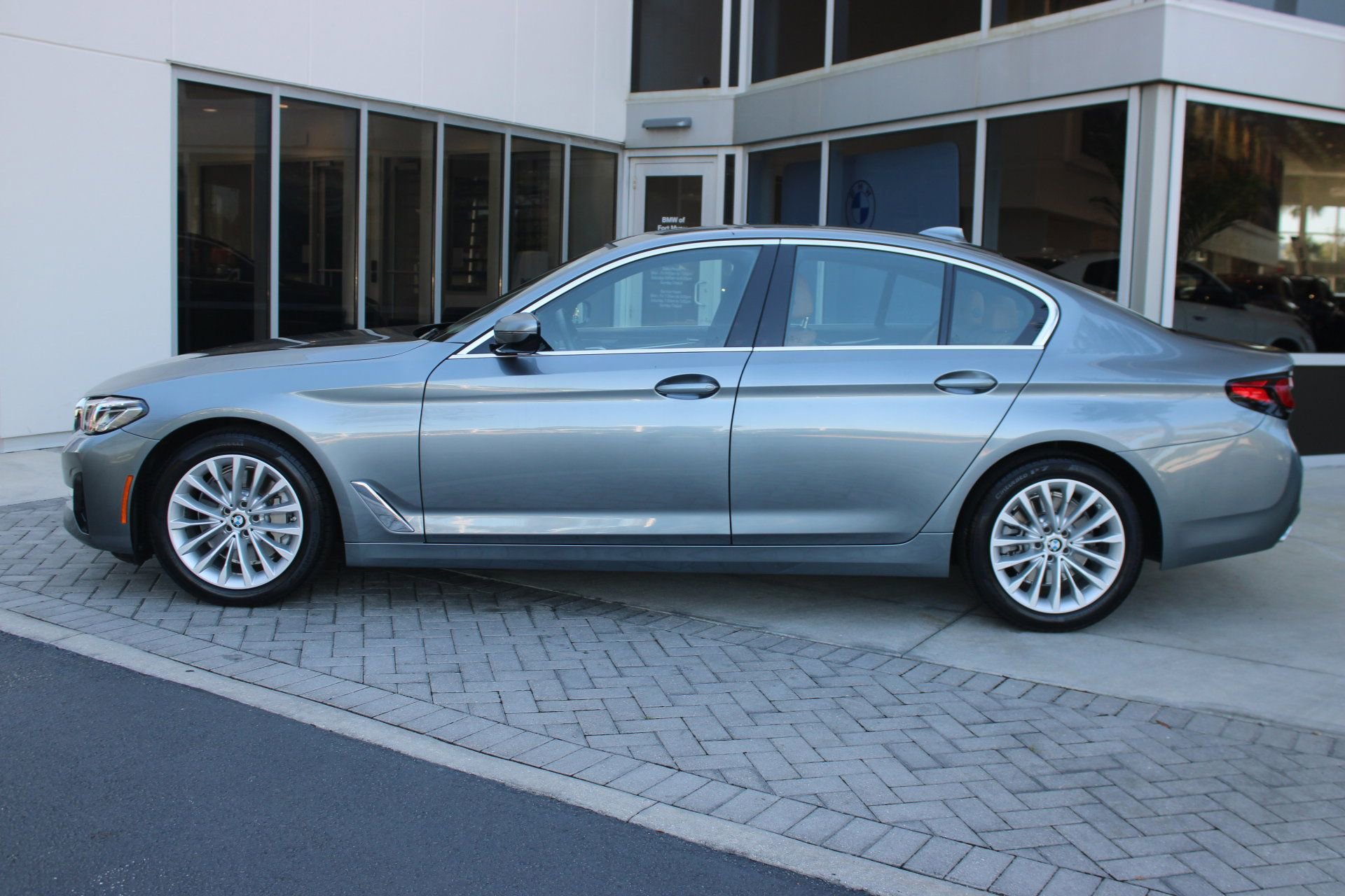 2021 Bmw 530i photo 2