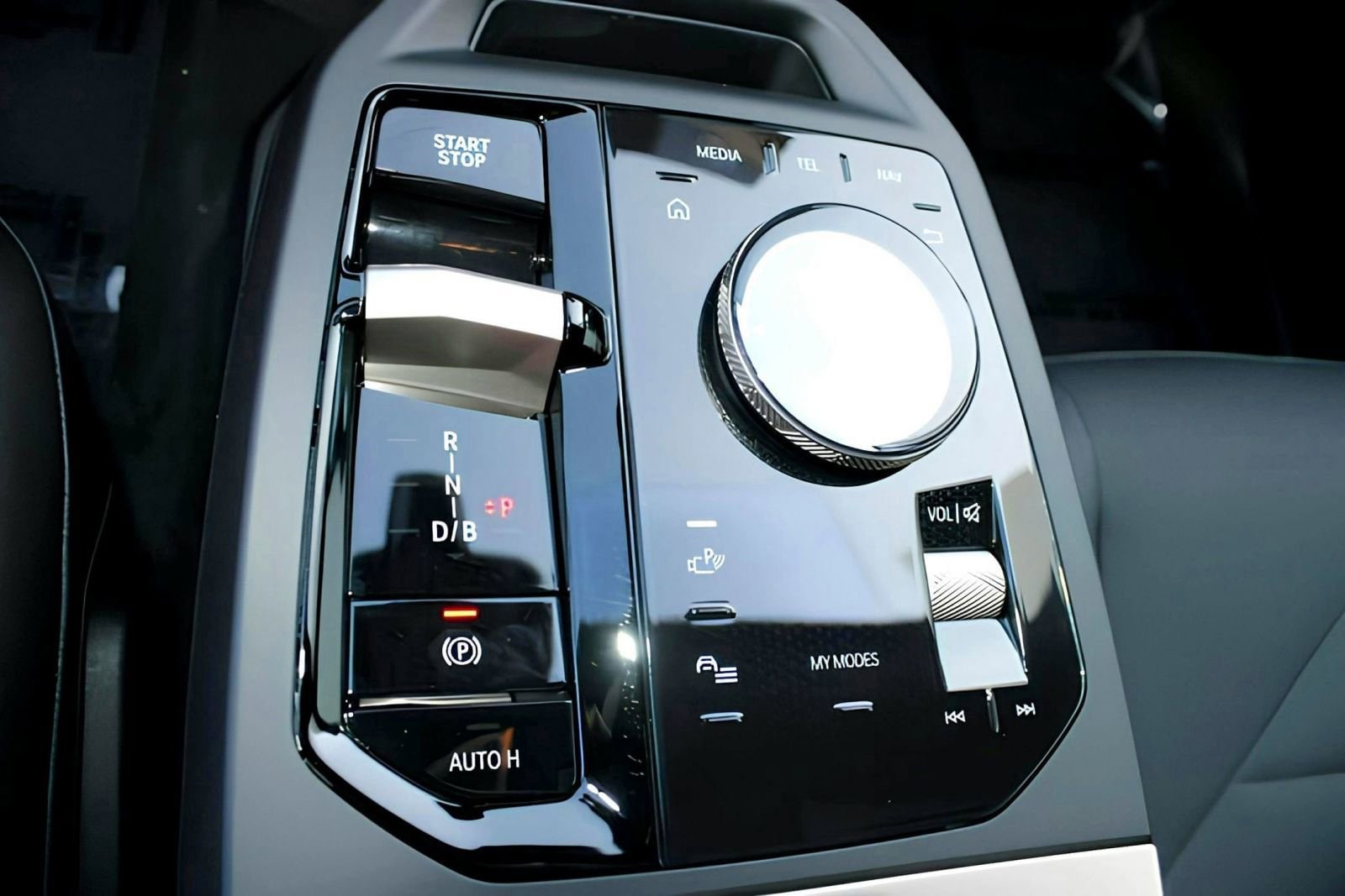 2026 BMW iX 60 - Photo 18