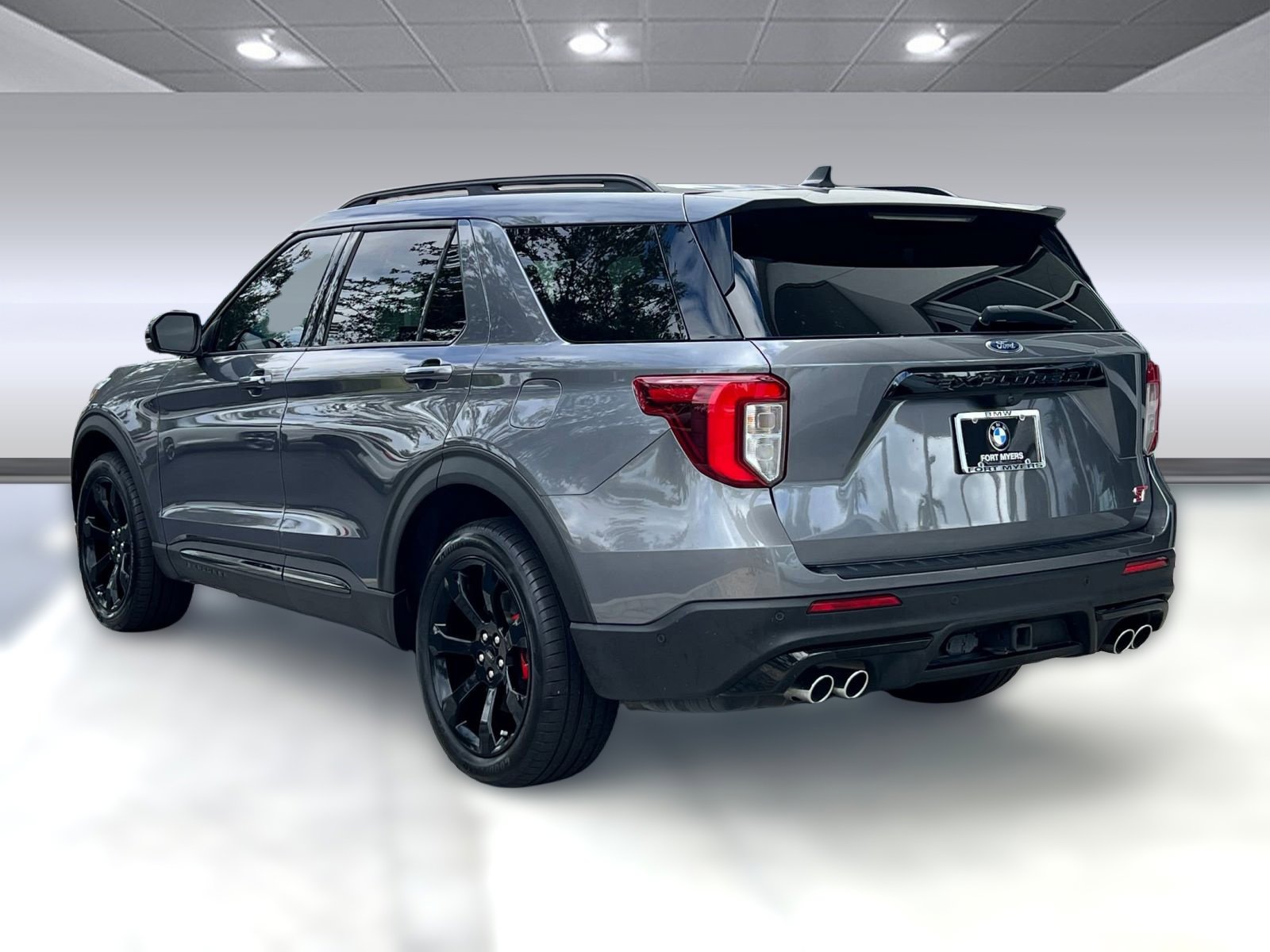 2022 Ford Explorer ST photo 3