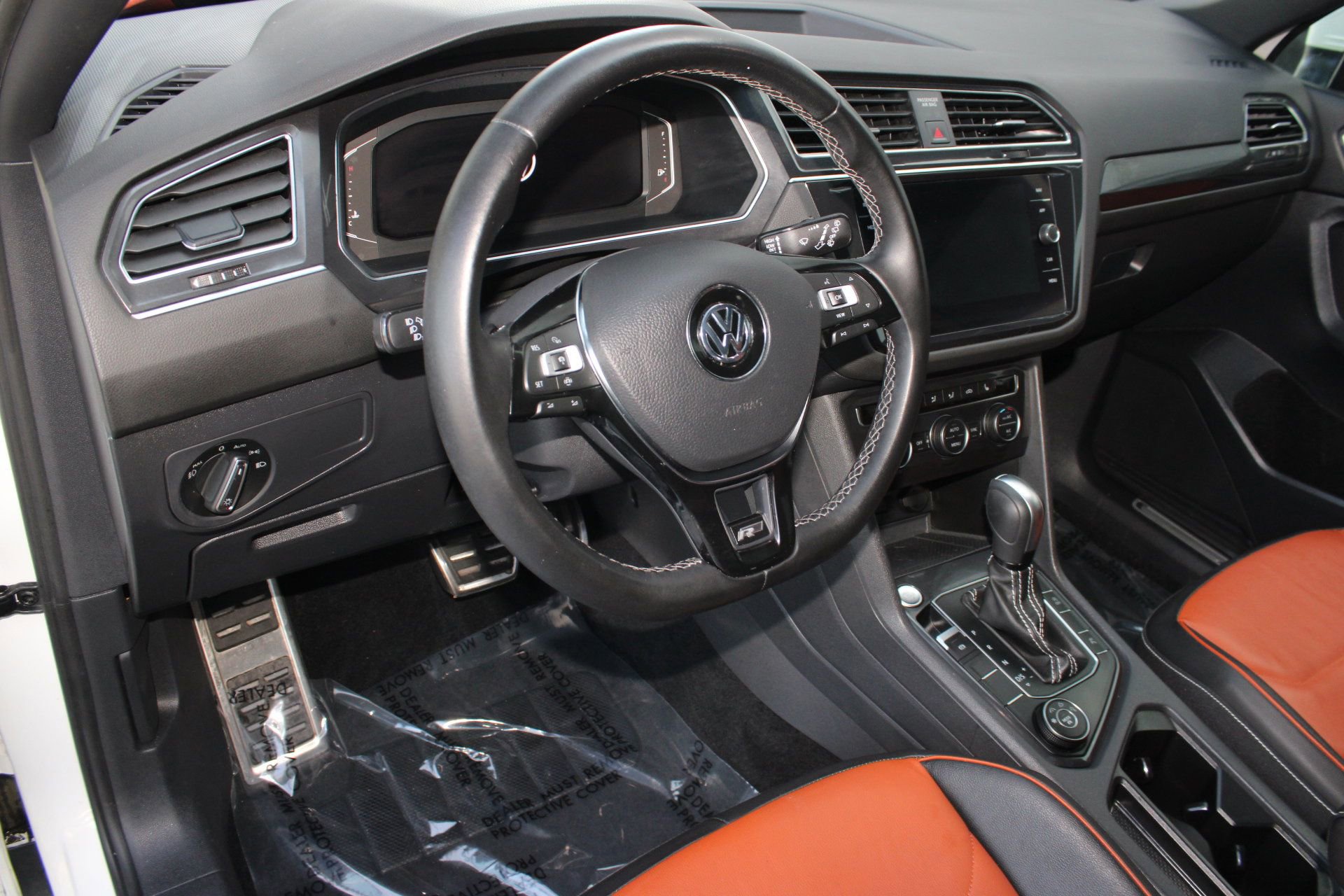2021 Volkswagen Tiguan SEL Premium R-Line photo 3