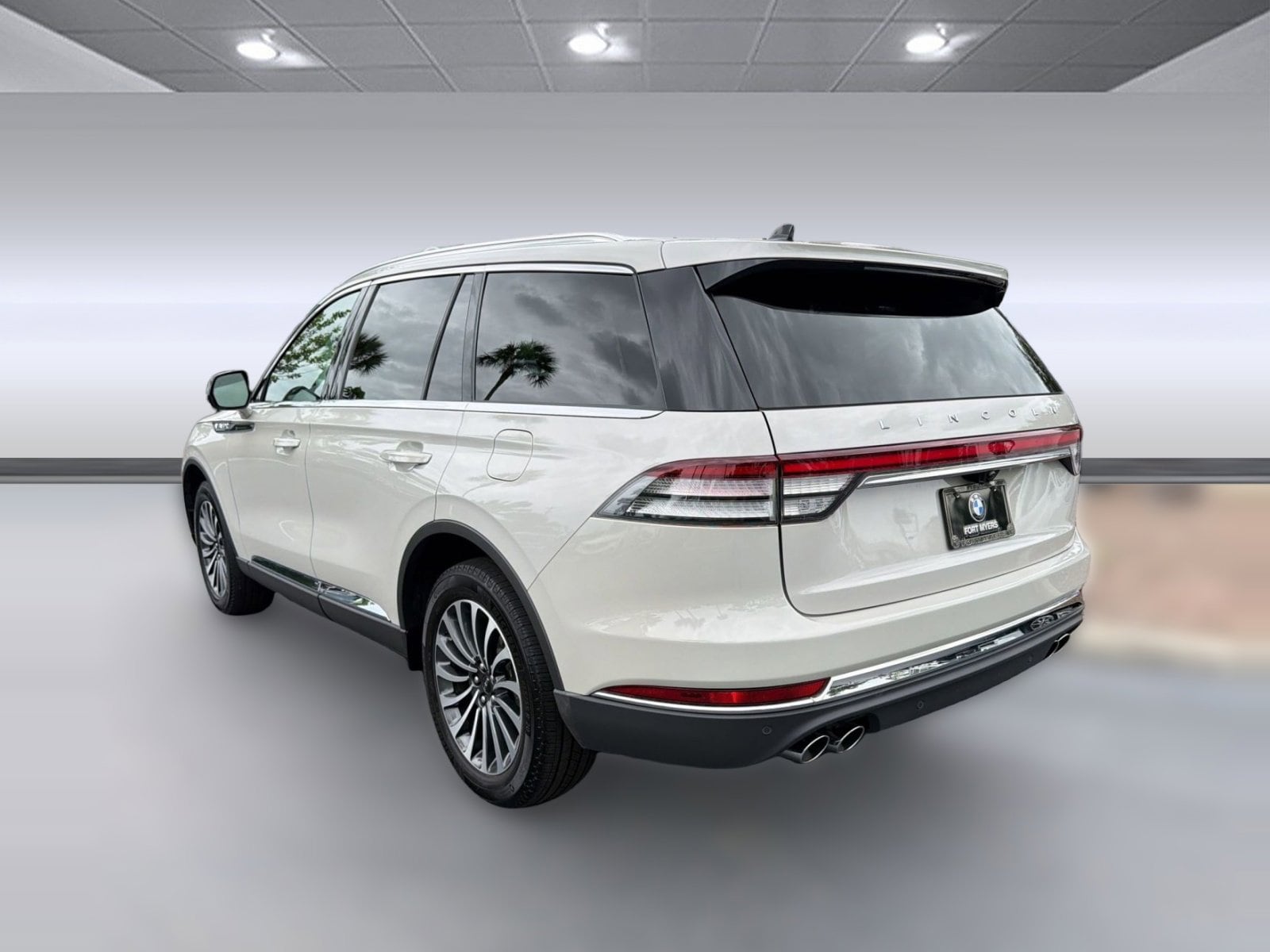 Aviator Standard SUV