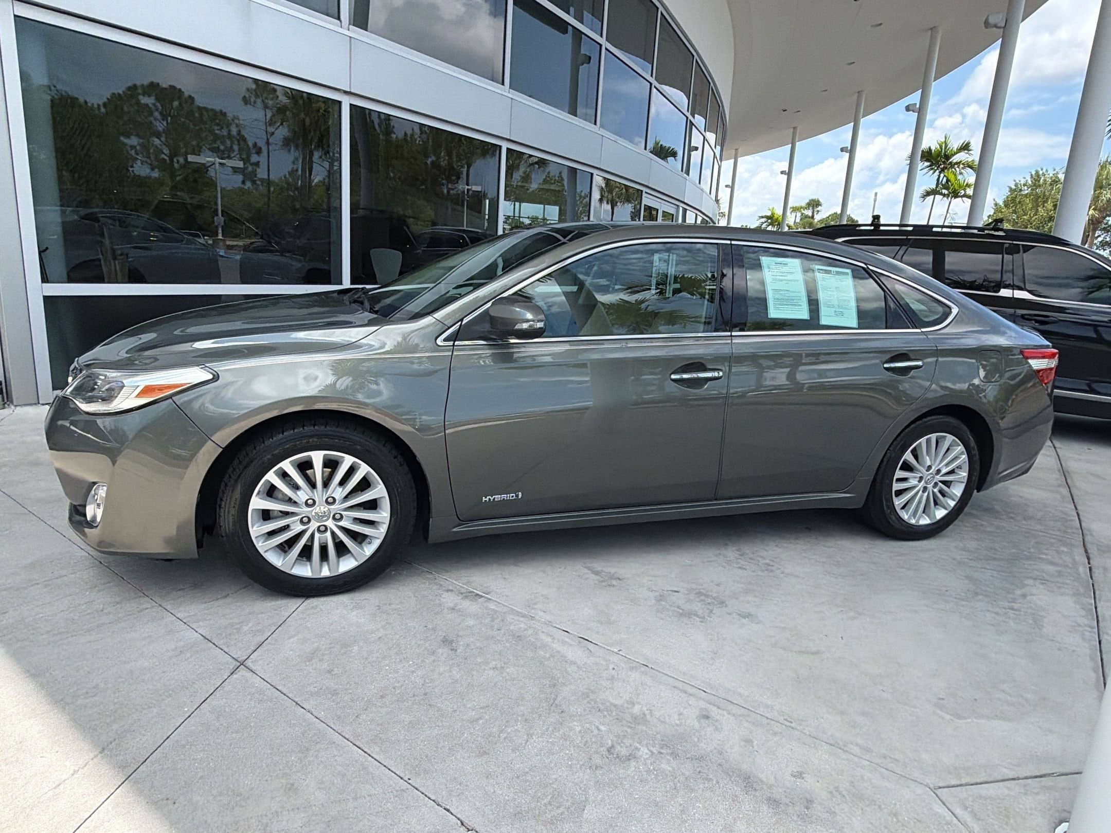 Avalon Hybrid Limited Sedan
