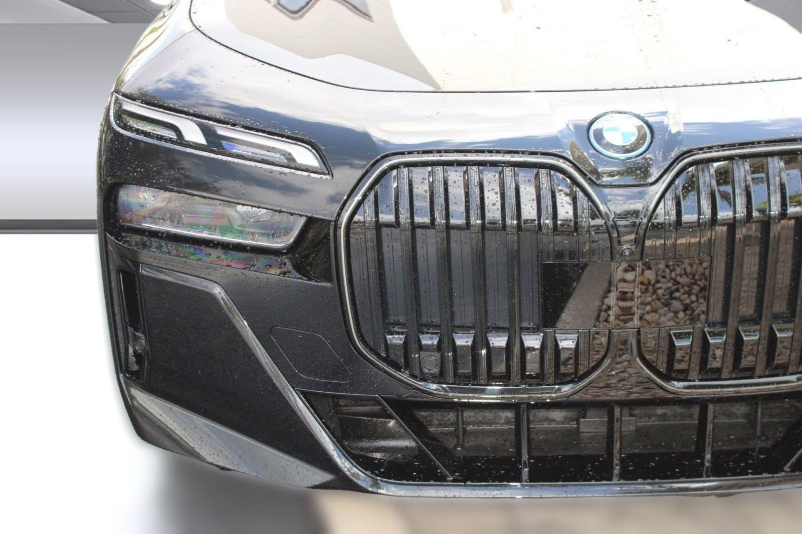 2026 BMW 7 Series 750e - Photo 10