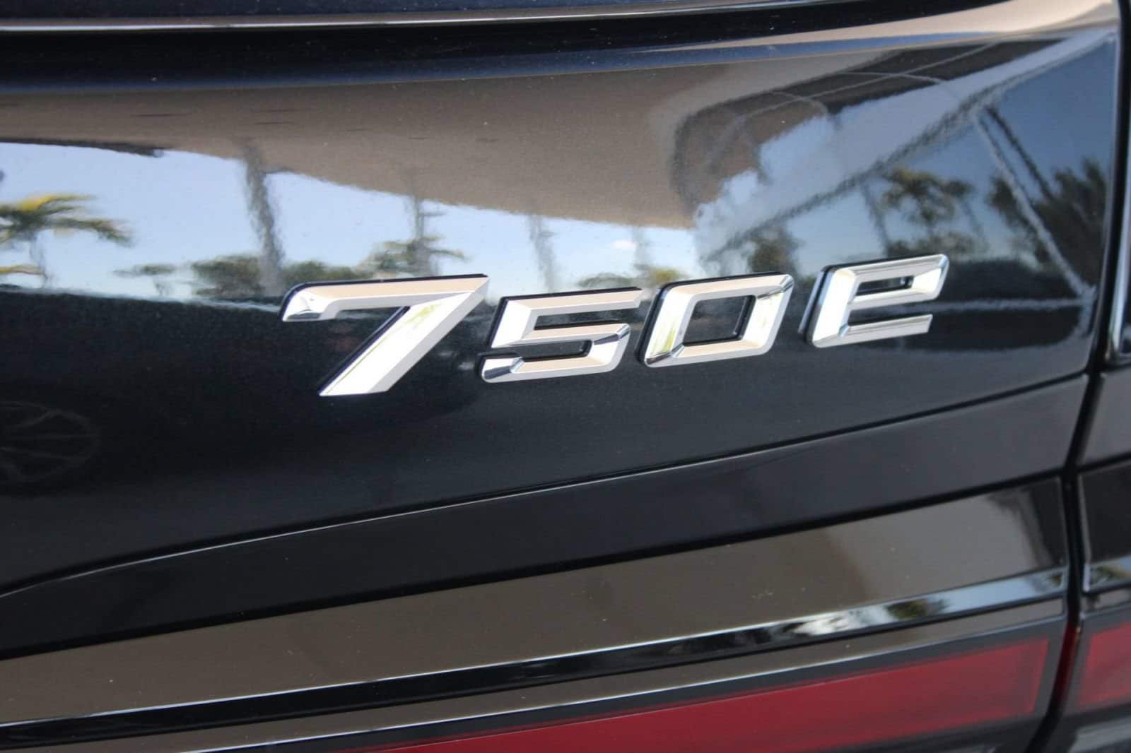 2026 BMW 7 Series 750e - Photo 18