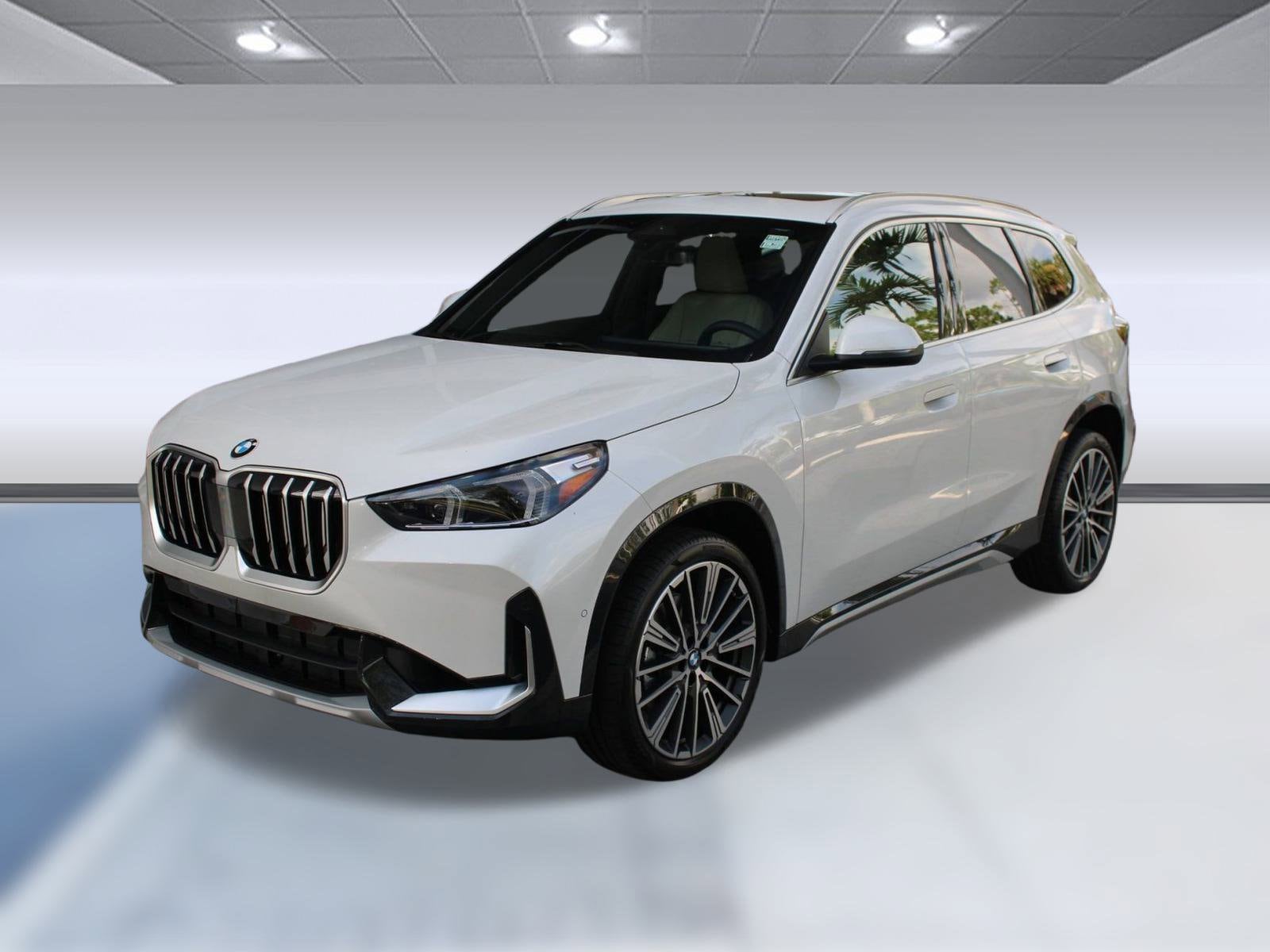 2025 BMW X1 28i's photo