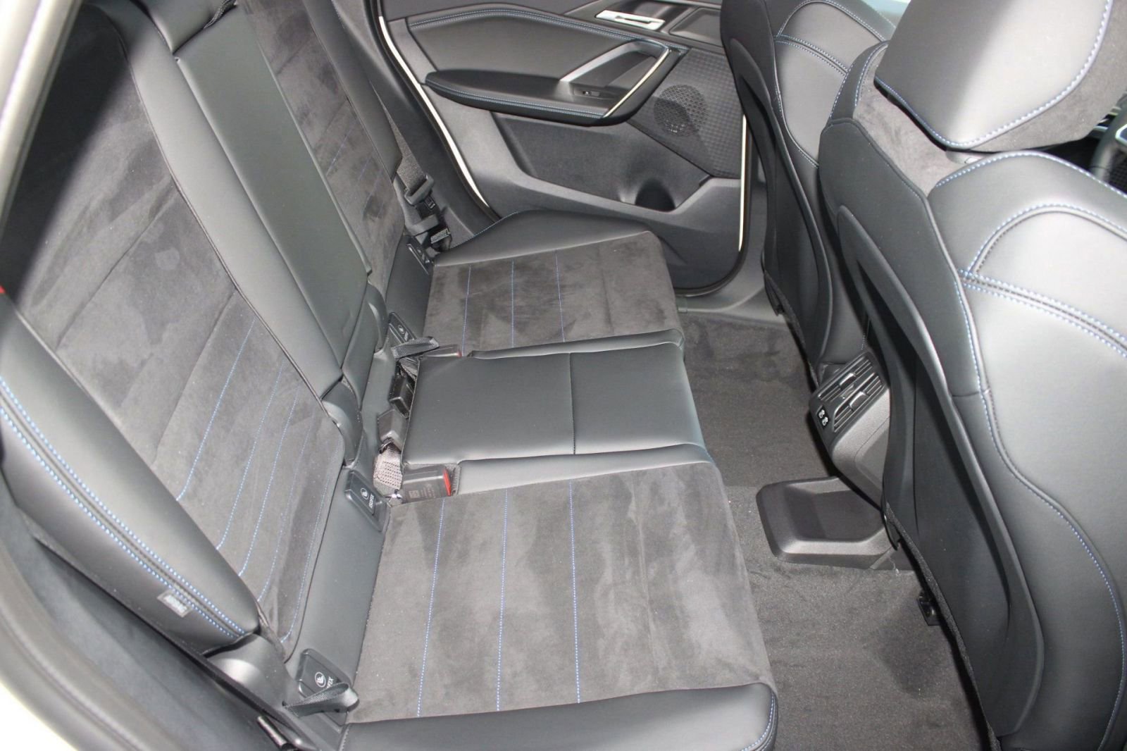 2025 BMW X1 28i - Photo 31