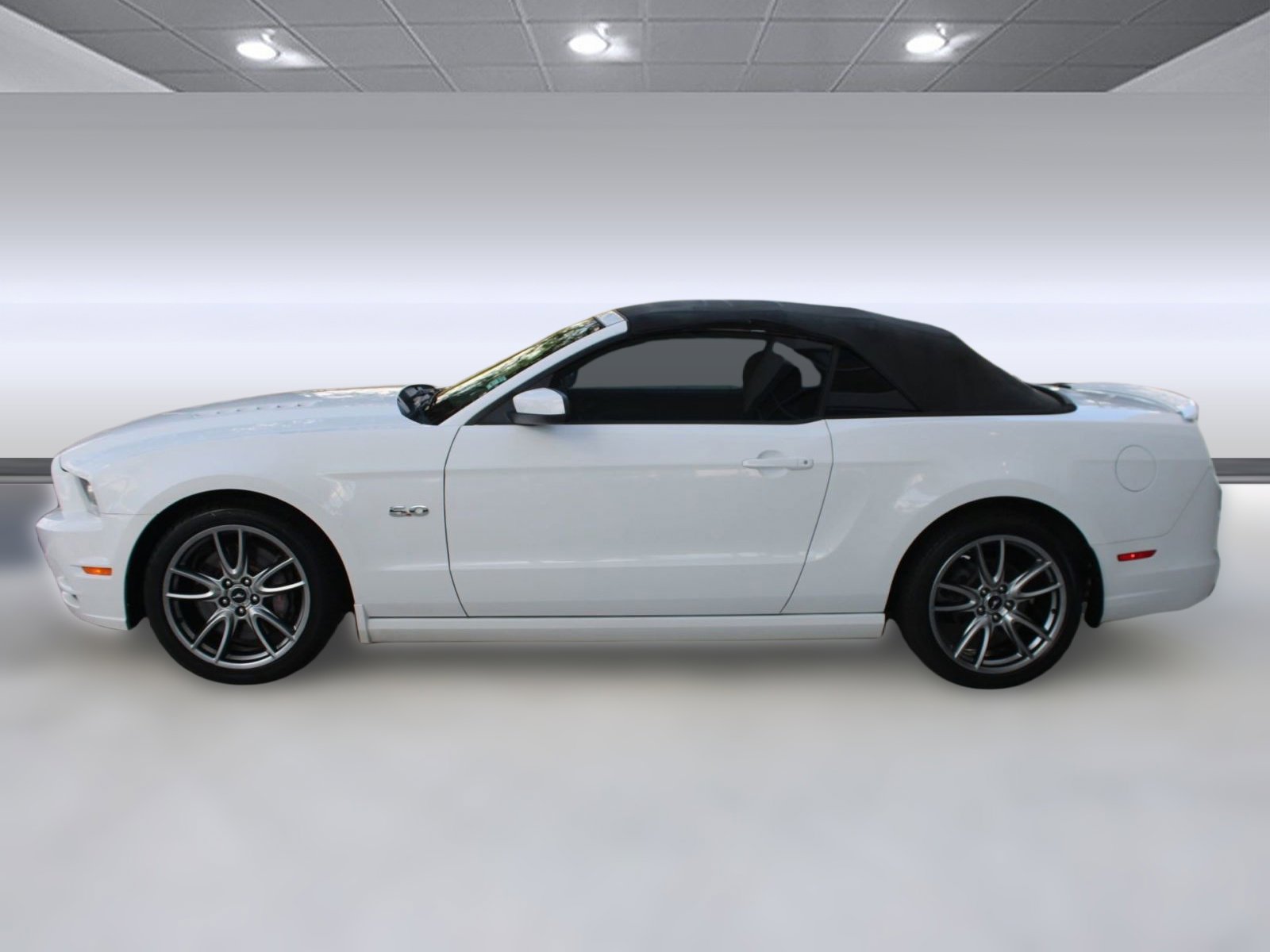 2014 Ford Mustang GT Convertible photo 2