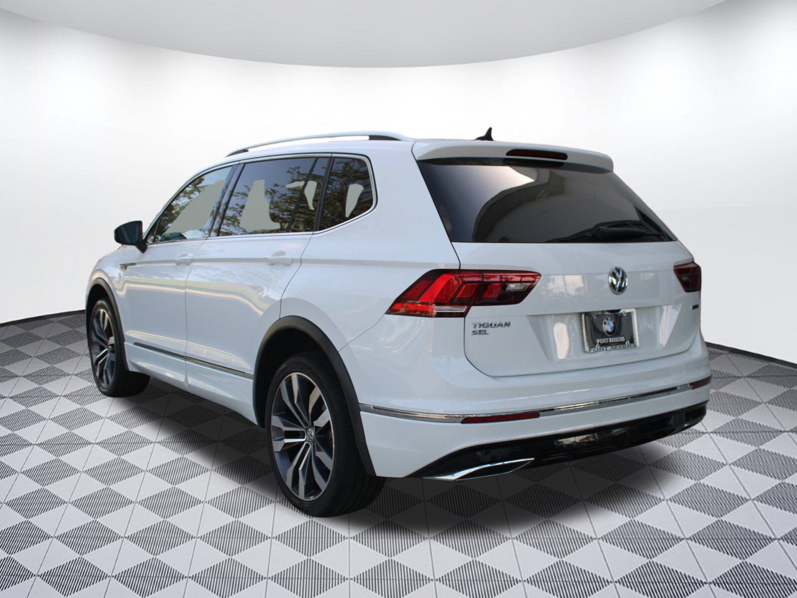 2021 Volkswagen Tiguan SEL Premium R-Line photo 2
