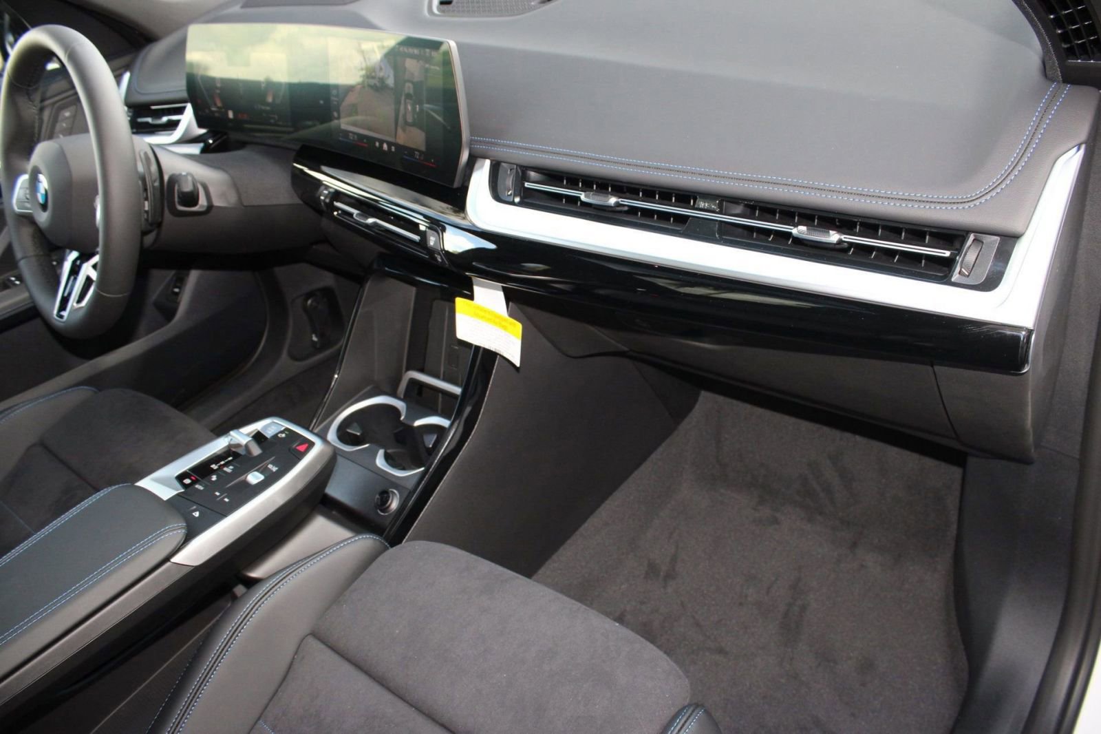 2025 BMW X1 28i - Photo 33