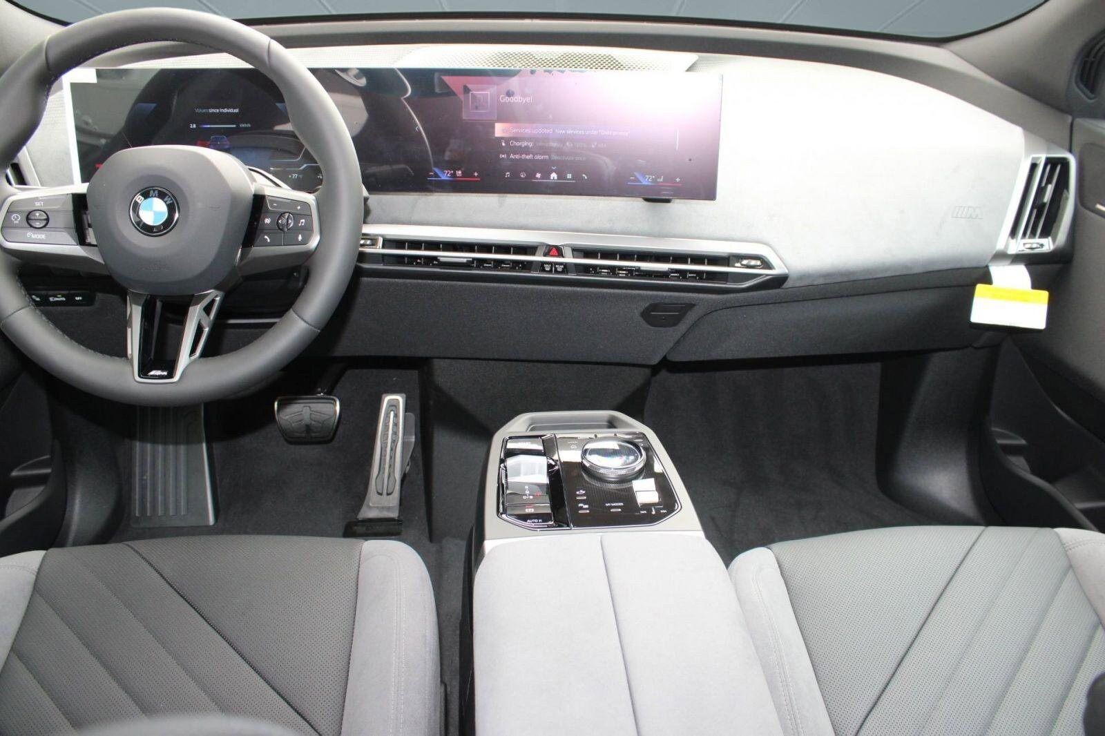 2026 BMW iX 45 - Photo 15