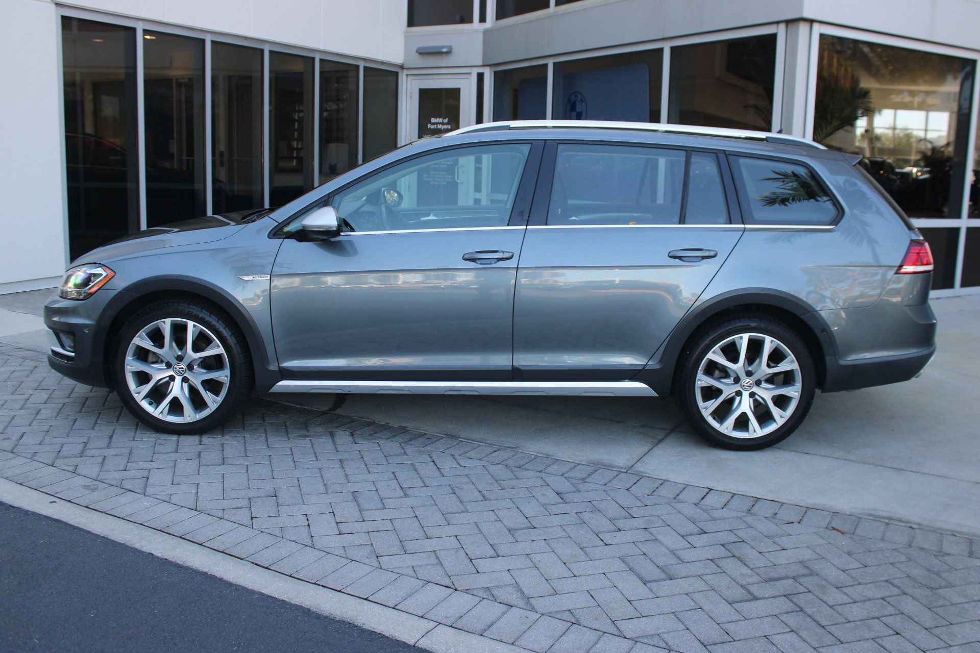 2019 Volkswagen Golf Alltrack TSI SEL 4Motion photo 2