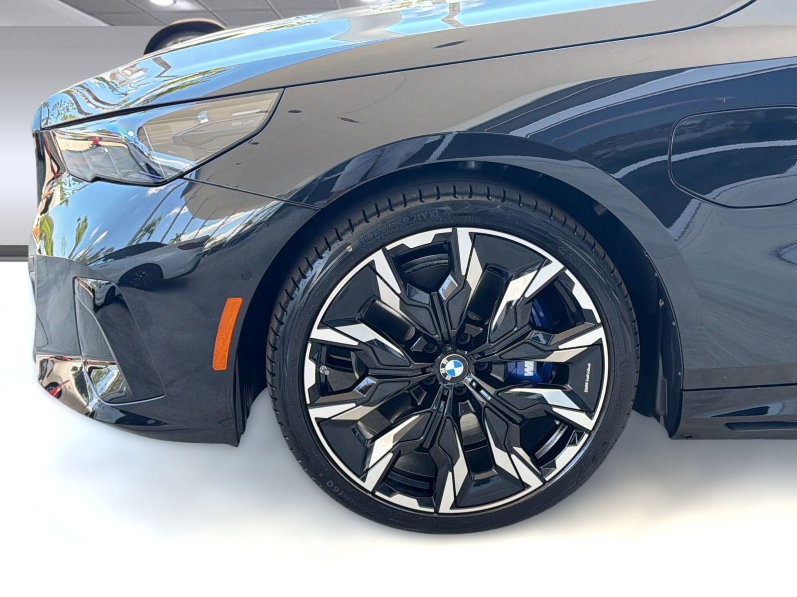 2027 BMW 5 Series 550e - Photo 12