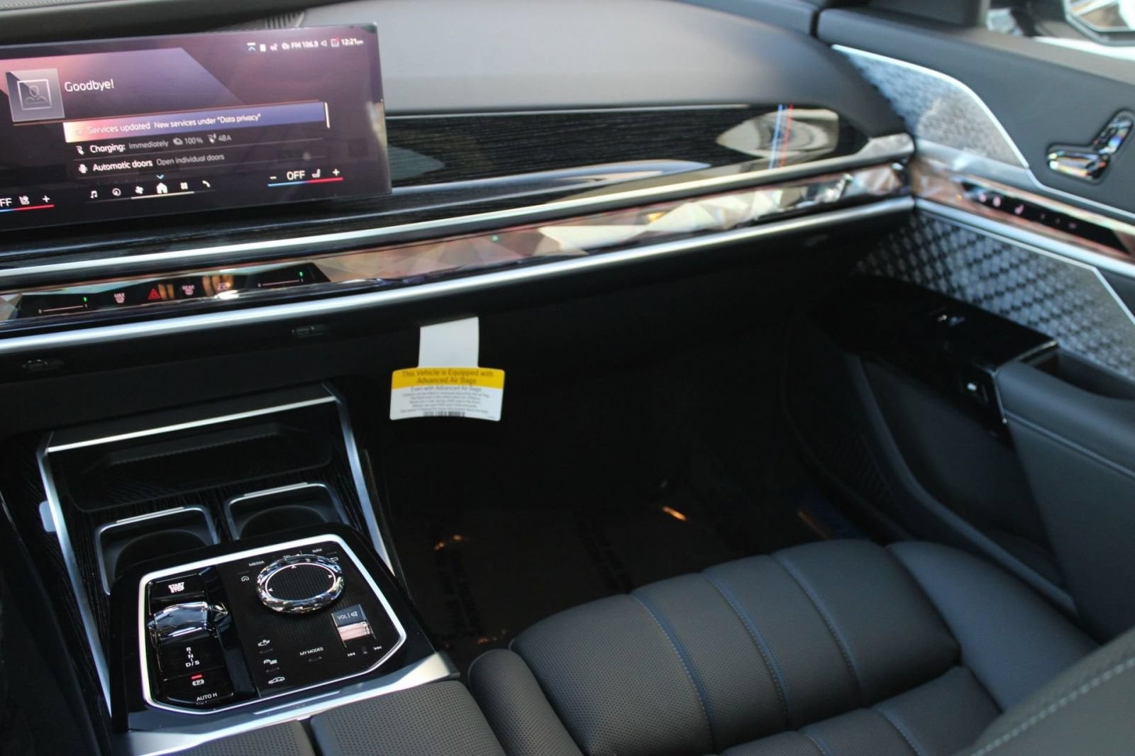 2026 BMW 7 Series 750e - Photo 28