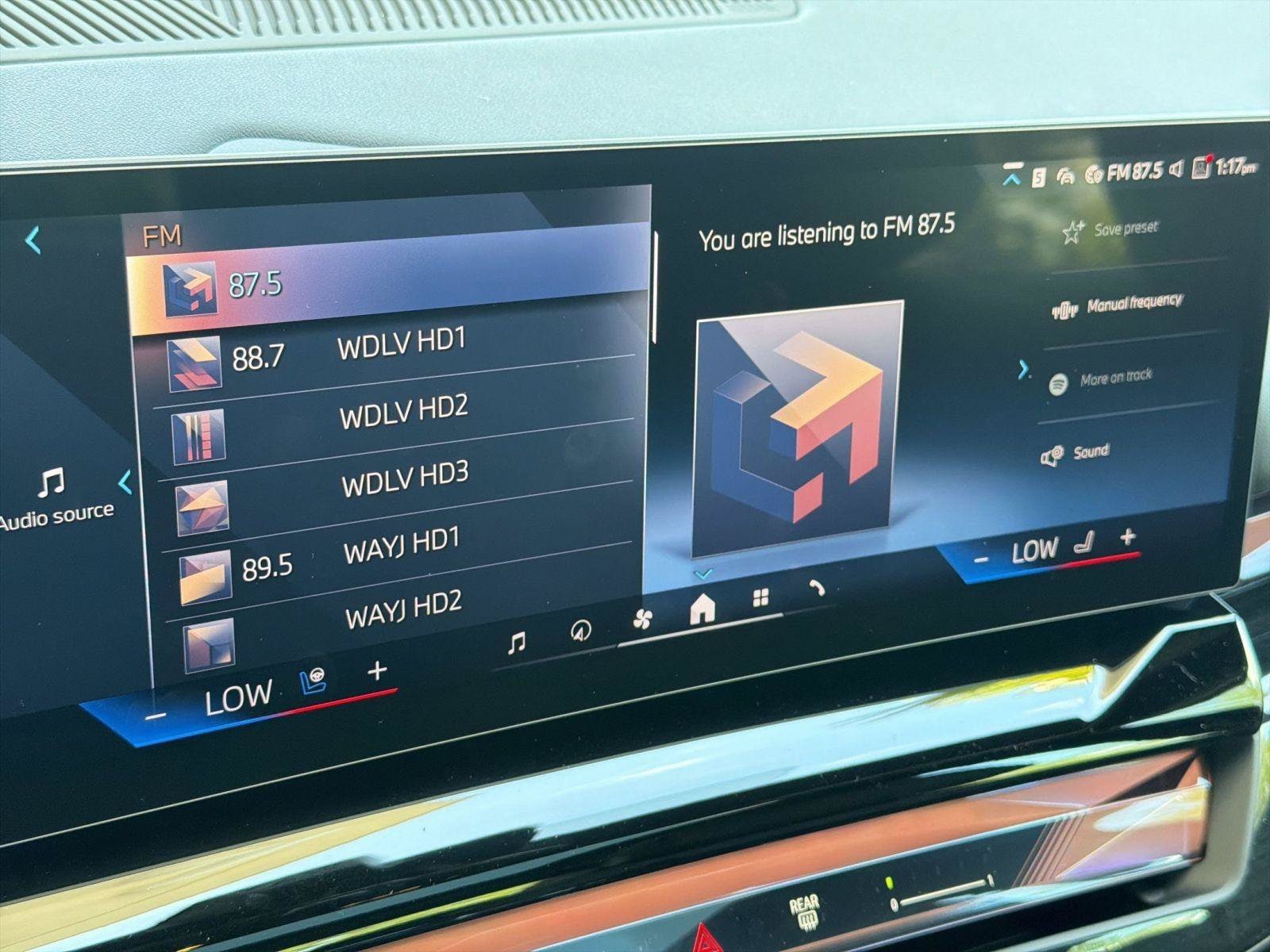 2027 BMW 5 Series 550e - Photo 22