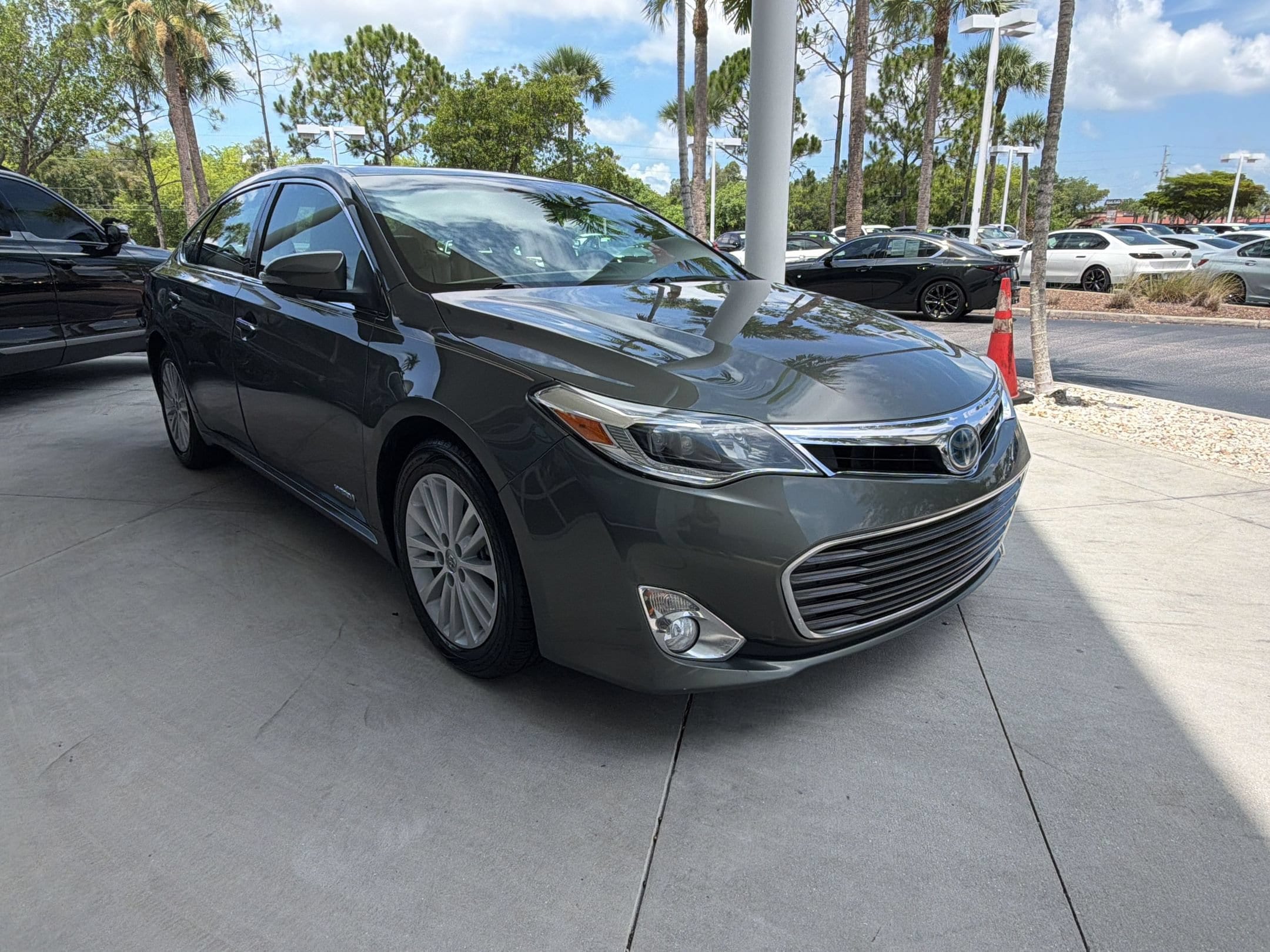Avalon Hybrid Limited Sedan
