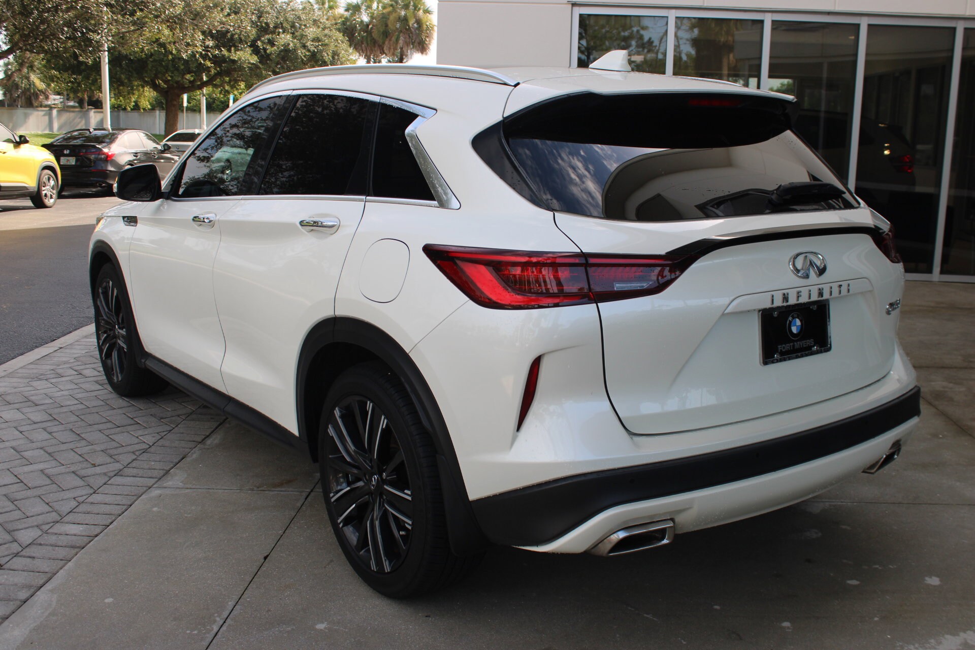 2022 Infiniti QX50 Luxe photo 3