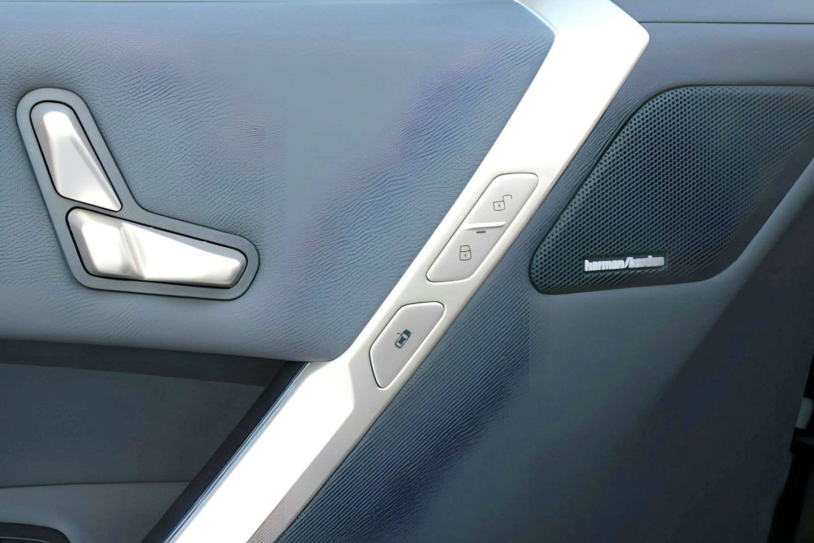 2026 BMW iX 60 - Photo 23