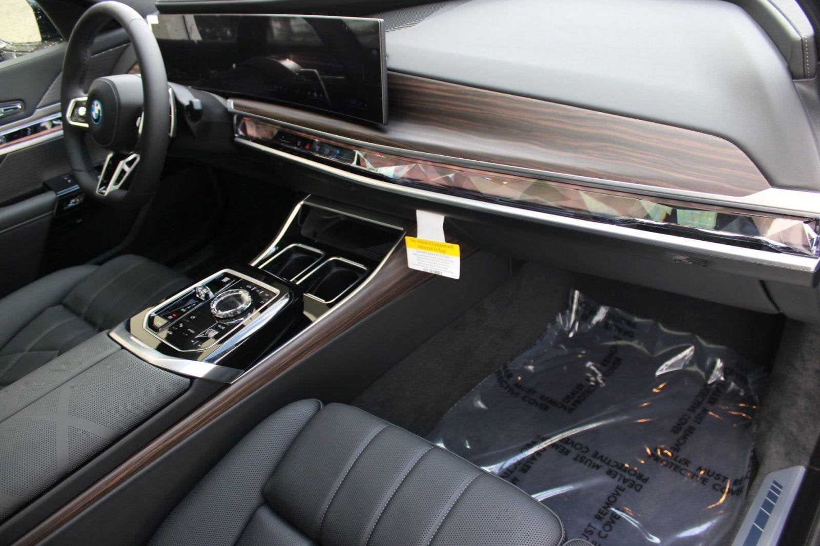2026 BMW 7 Series 750e - Photo 33